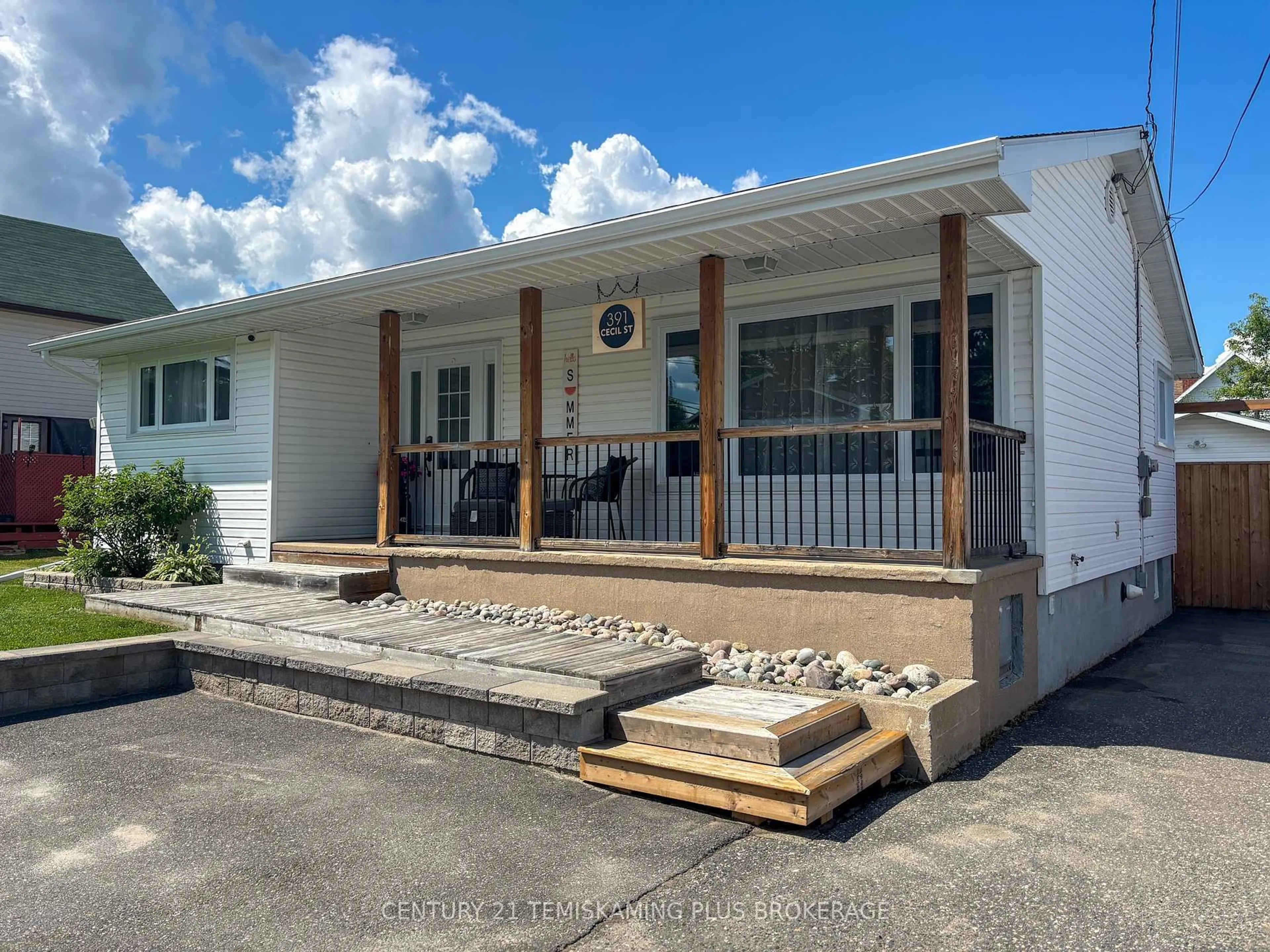 Home with vinyl exterior material, street for 391 Cecil St, Temiskaming Shores Ontario P0J 1K0