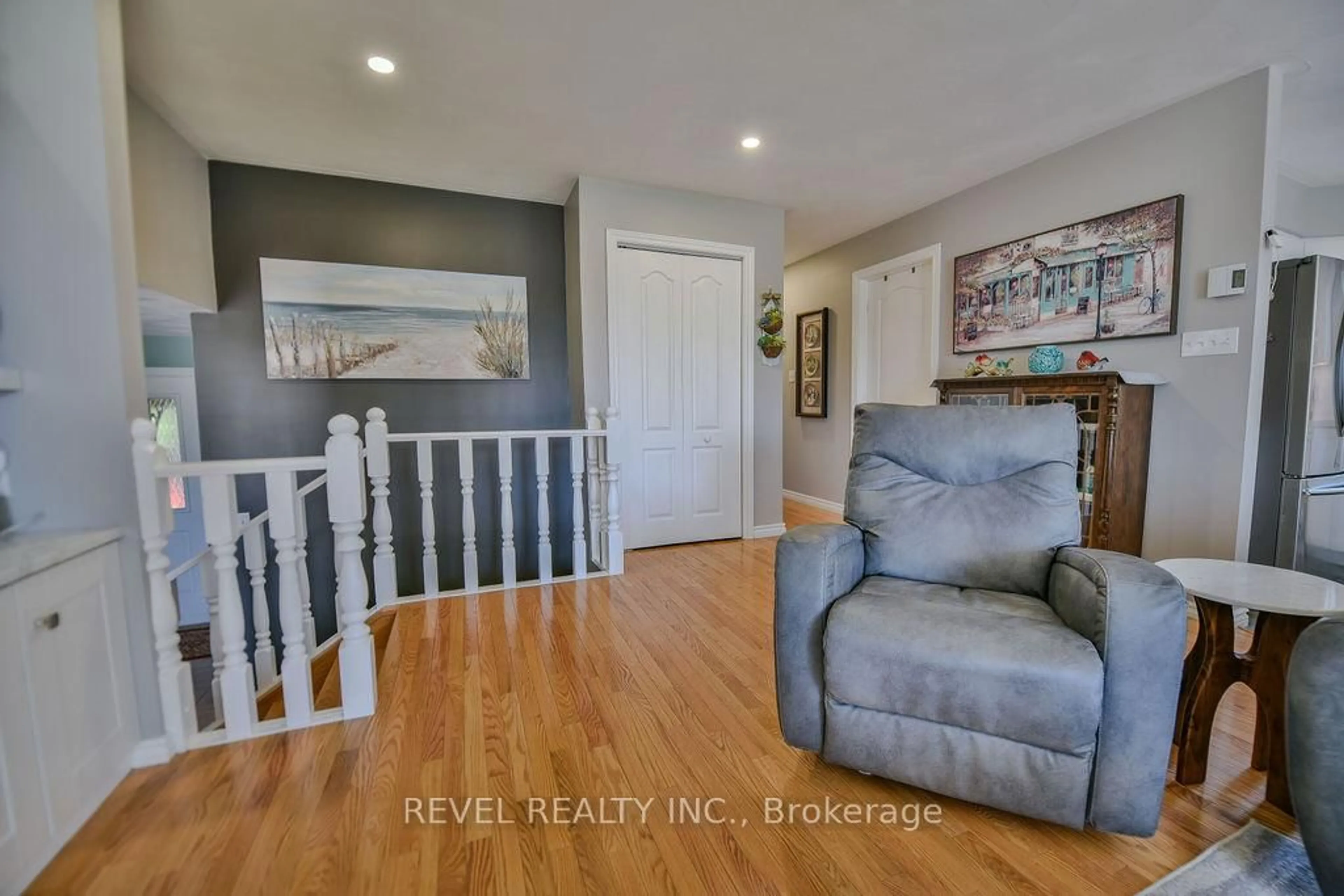 Indoor entryway for 1322 Richard Cres, Timmins Ontario P4R 1K9