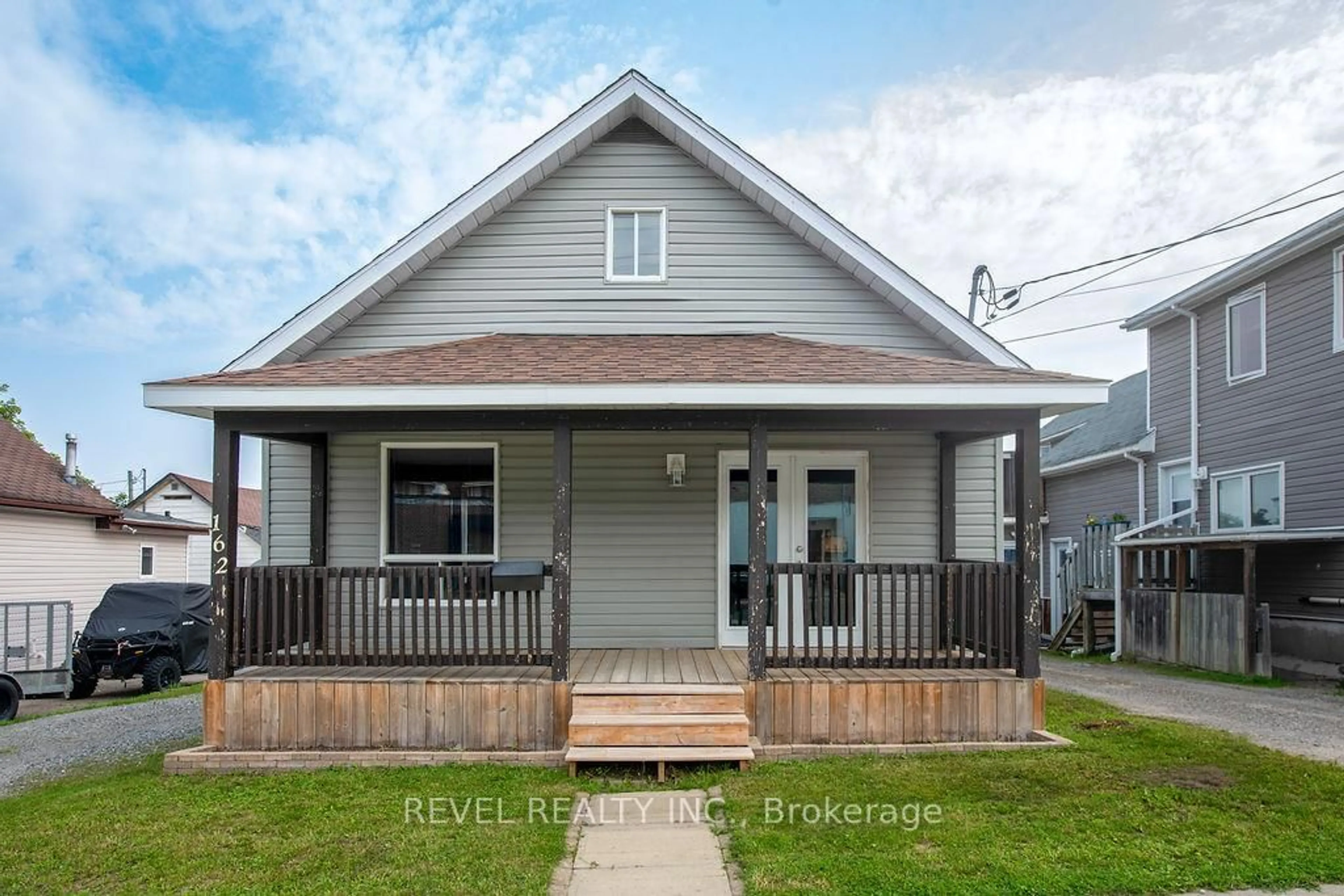 Home with vinyl exterior material, street for 162 Kent Ave, Timmins Ontario P4N 3C1