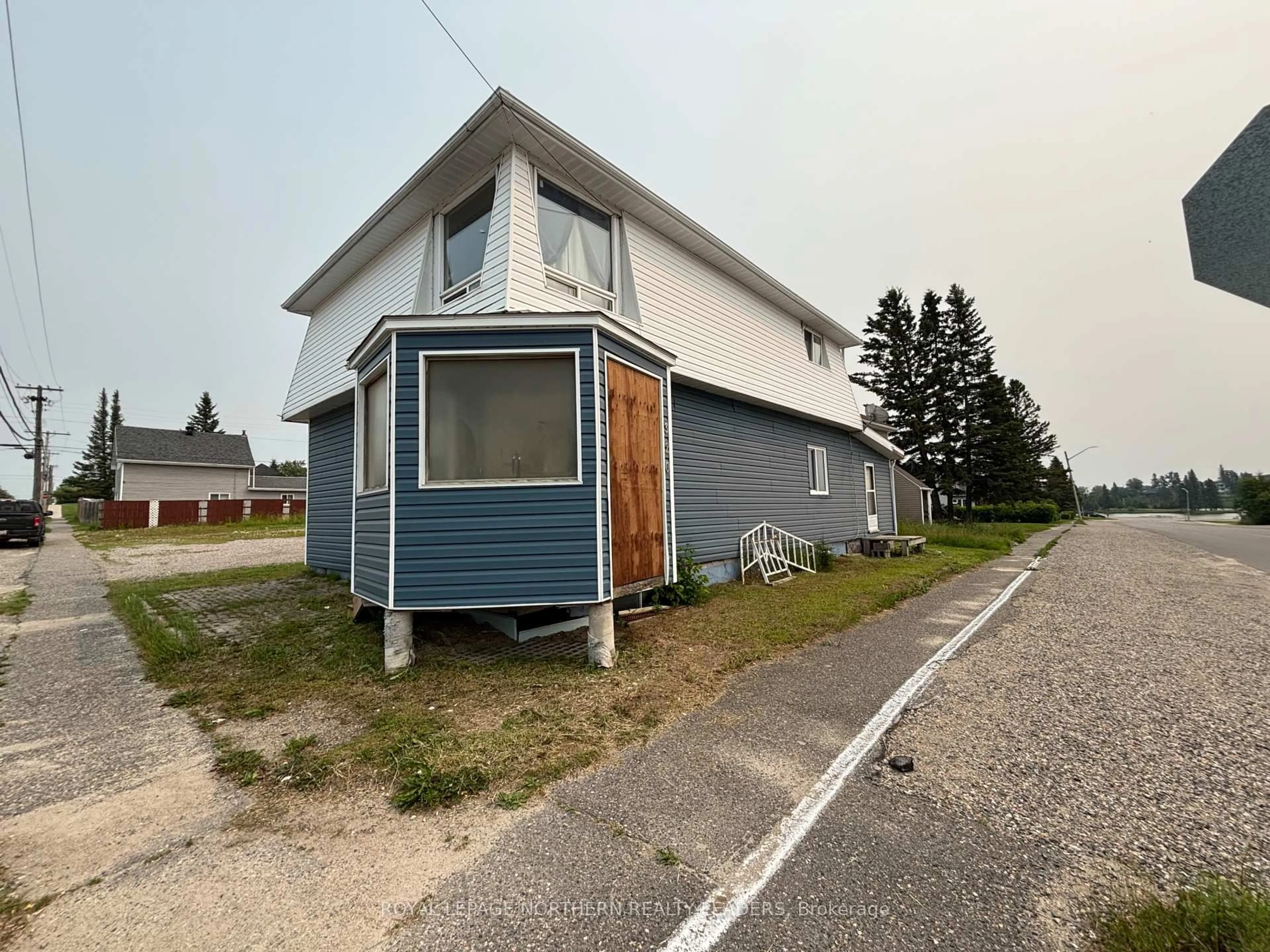 Unknown for 320 Ninth Ave, Cochrane Ontario P0L 1C0