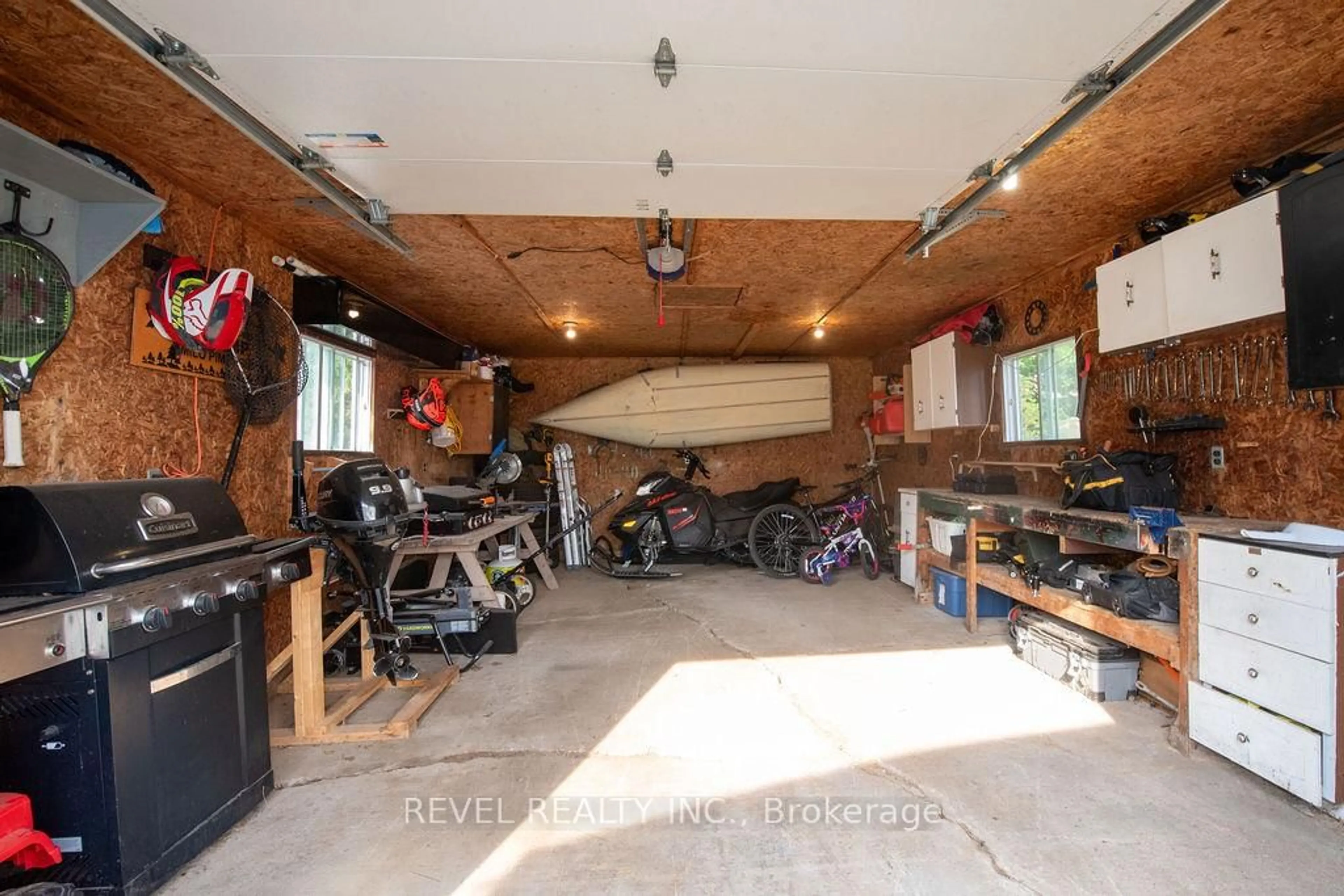 Indoor garage for 102 Eric Cres, Timmins Ontario P0N 1K0