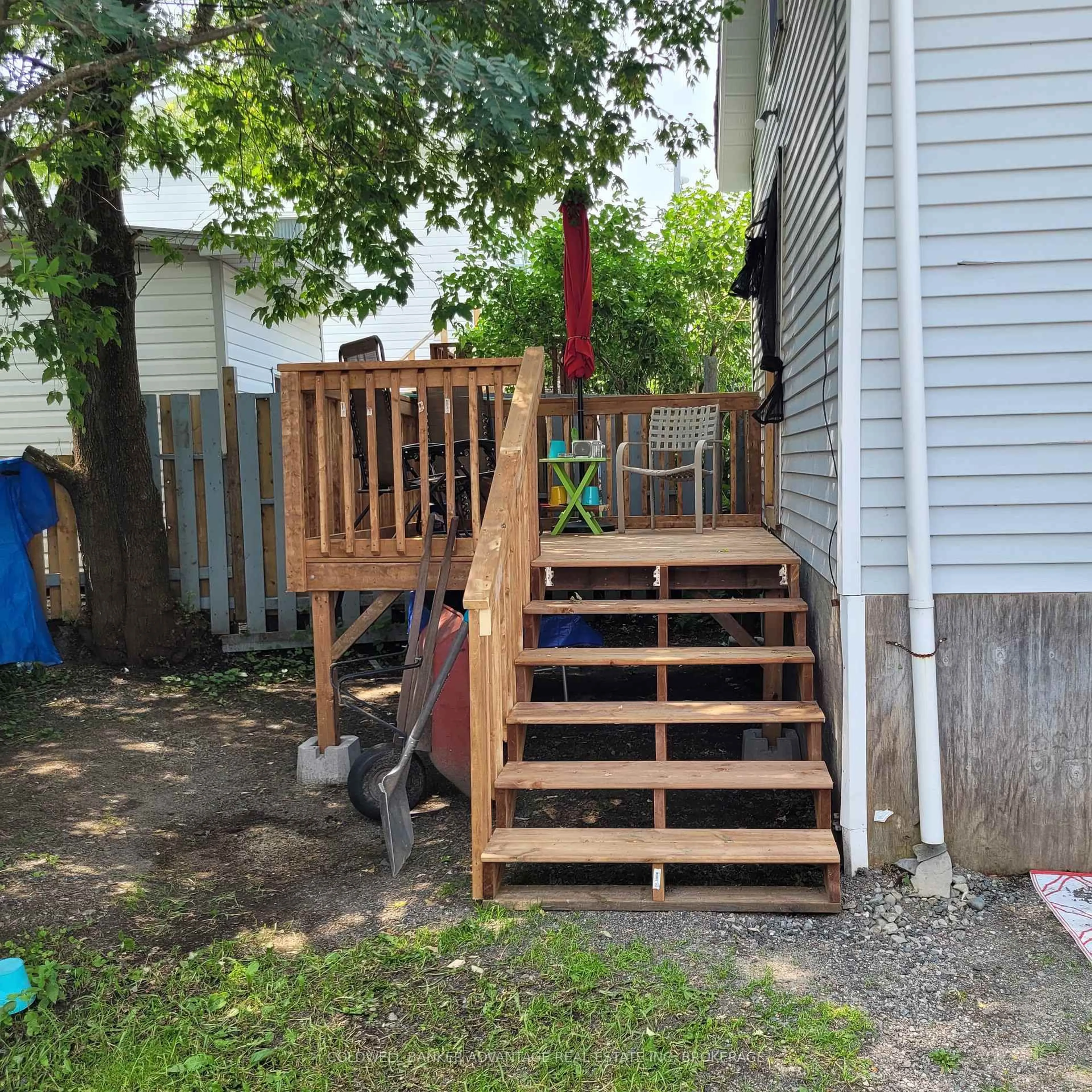Stairs for 33 Kirkpatrick St, Kirkland Lake Ontario P2N 2H1