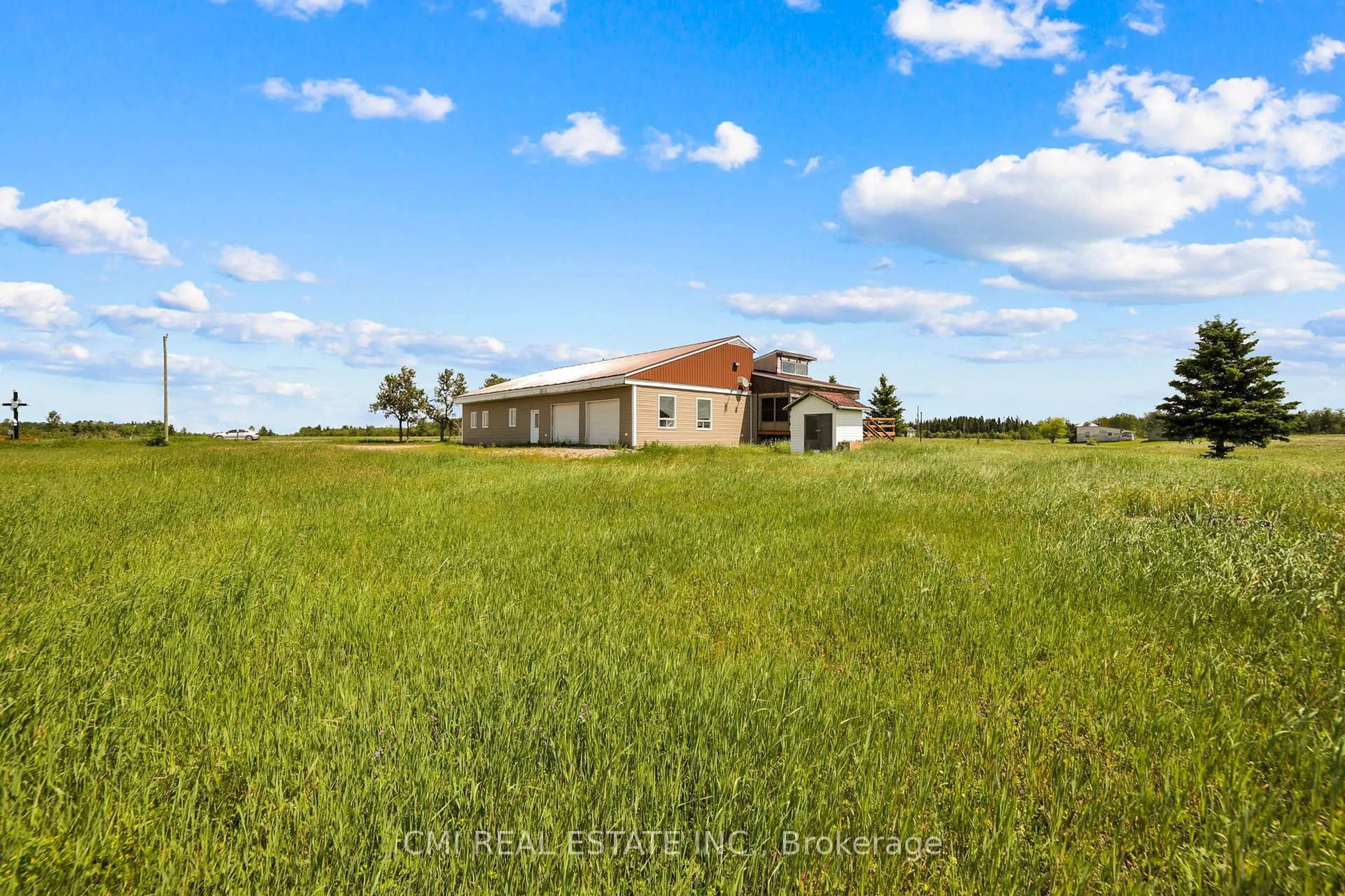 A pic from outside/outdoor area/front of a property/back of a property/a pic from drone, building for 1632 Conc 2 & 3 Rd, Cochrane Ontario P0L 1C0