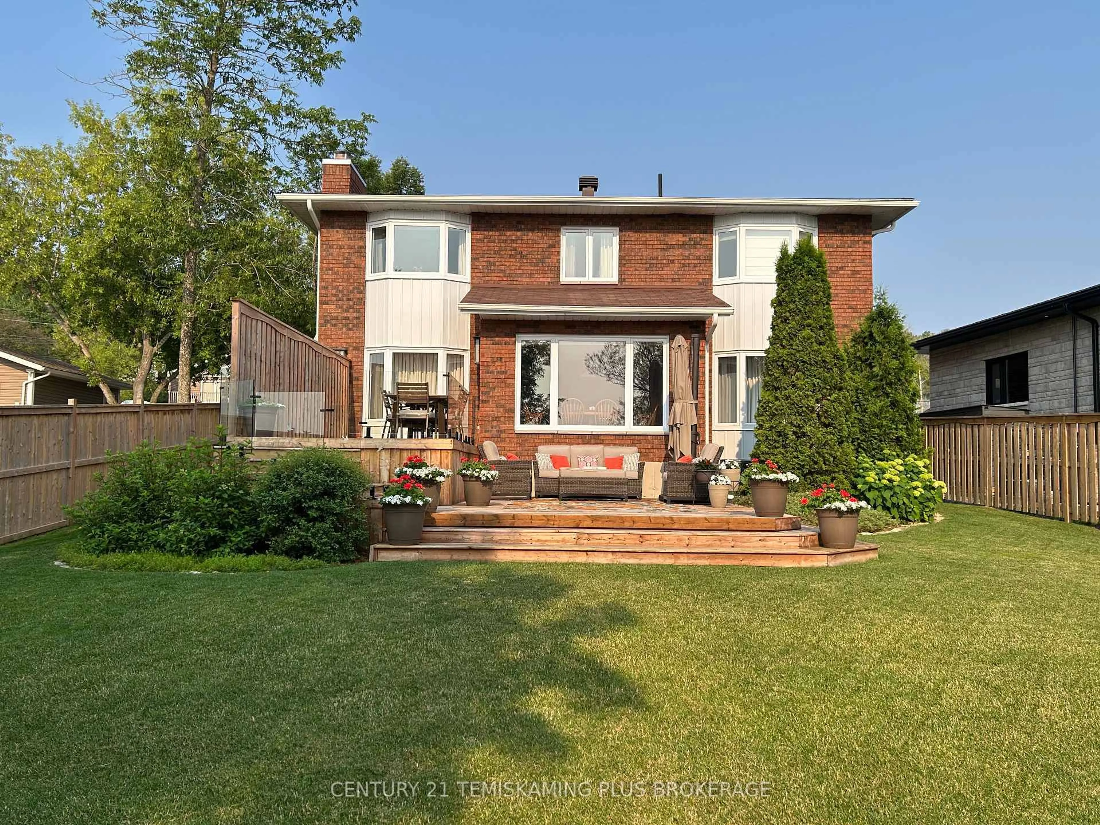 Home with brick exterior material, unknown for 455 Lakeshore Rd, Temiskaming Shores Ontario P0J 1P0