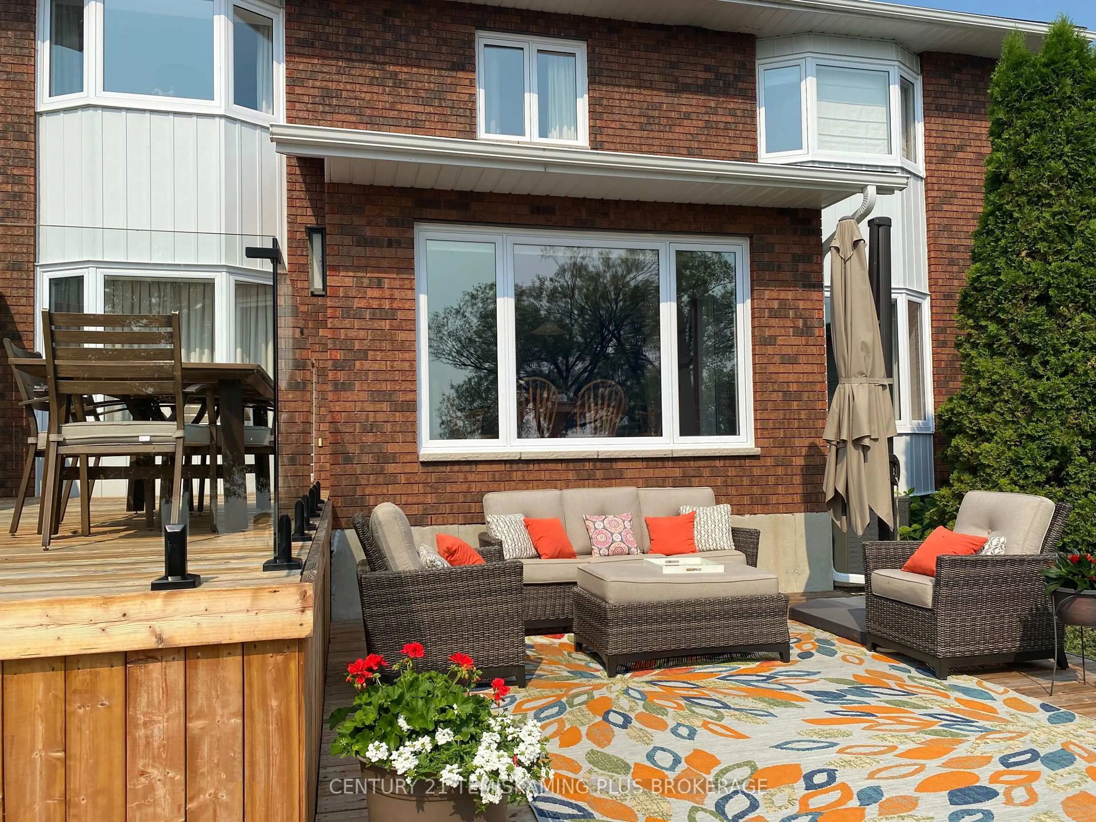 Patio, street for 455 Lakeshore Rd, Temiskaming Shores Ontario P0J 1P0
