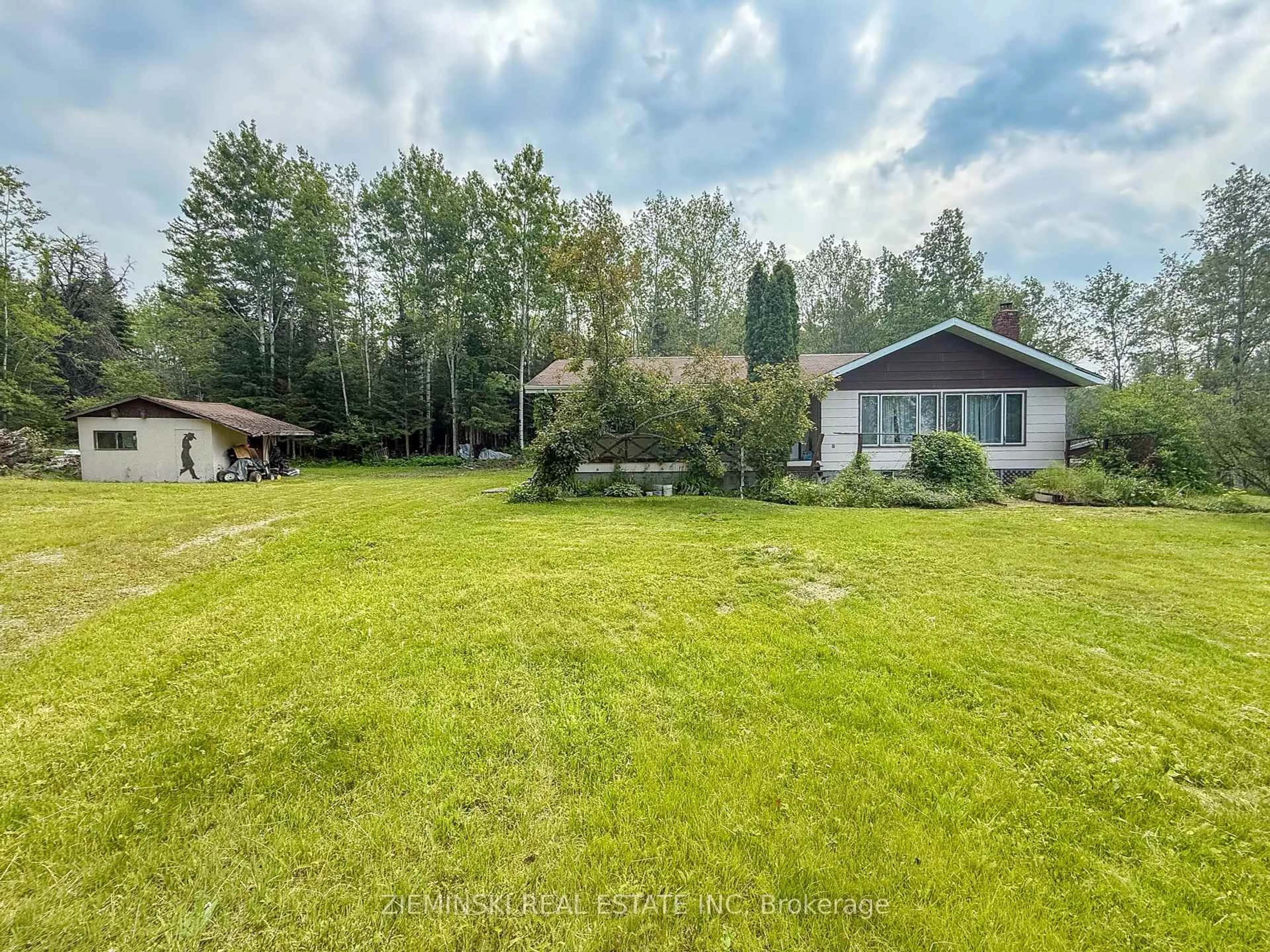 A pic from outside/outdoor area/front of a property/back of a property/a pic from drone, unknown for 1040 Ruby Rd, Black River-Matheson Ontario P0K 1N0