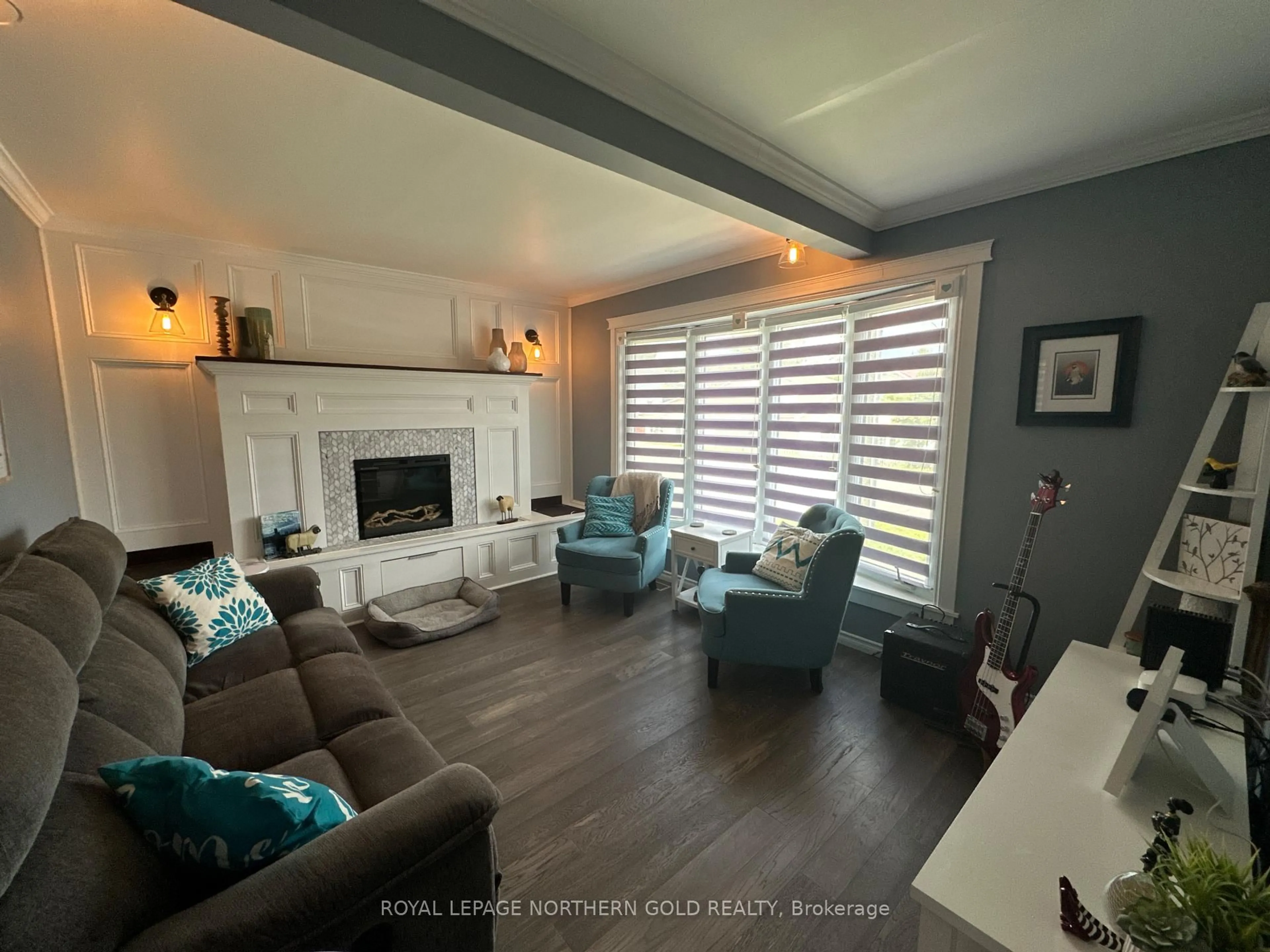 Living room with furniture, wood/laminate floor for 77 Second St, Kirkland Lake Ontario P2N 1R6
