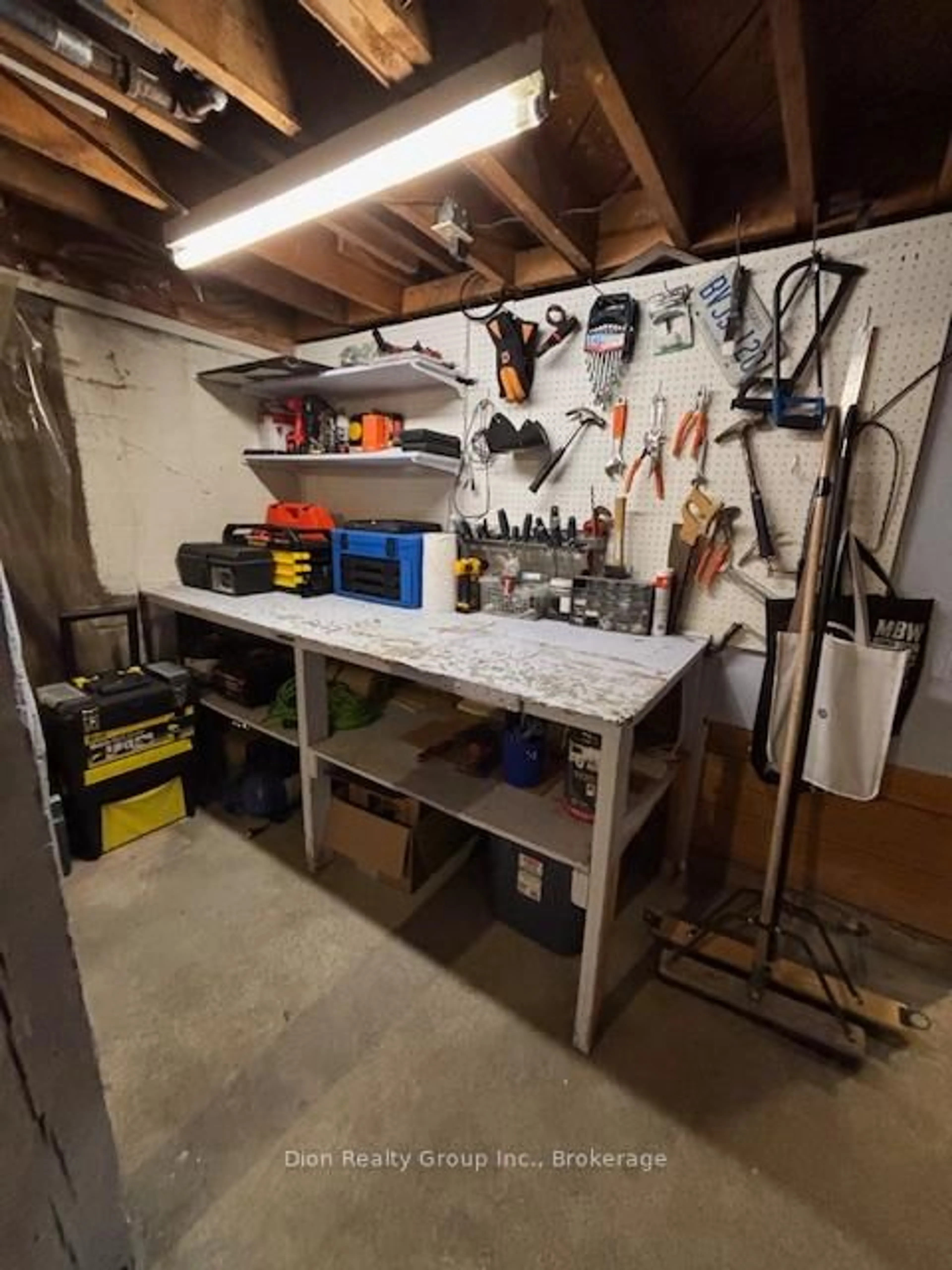 Indoor garage for 72 Poplar Ave, Kirkland Lake Ontario P2N 2M9