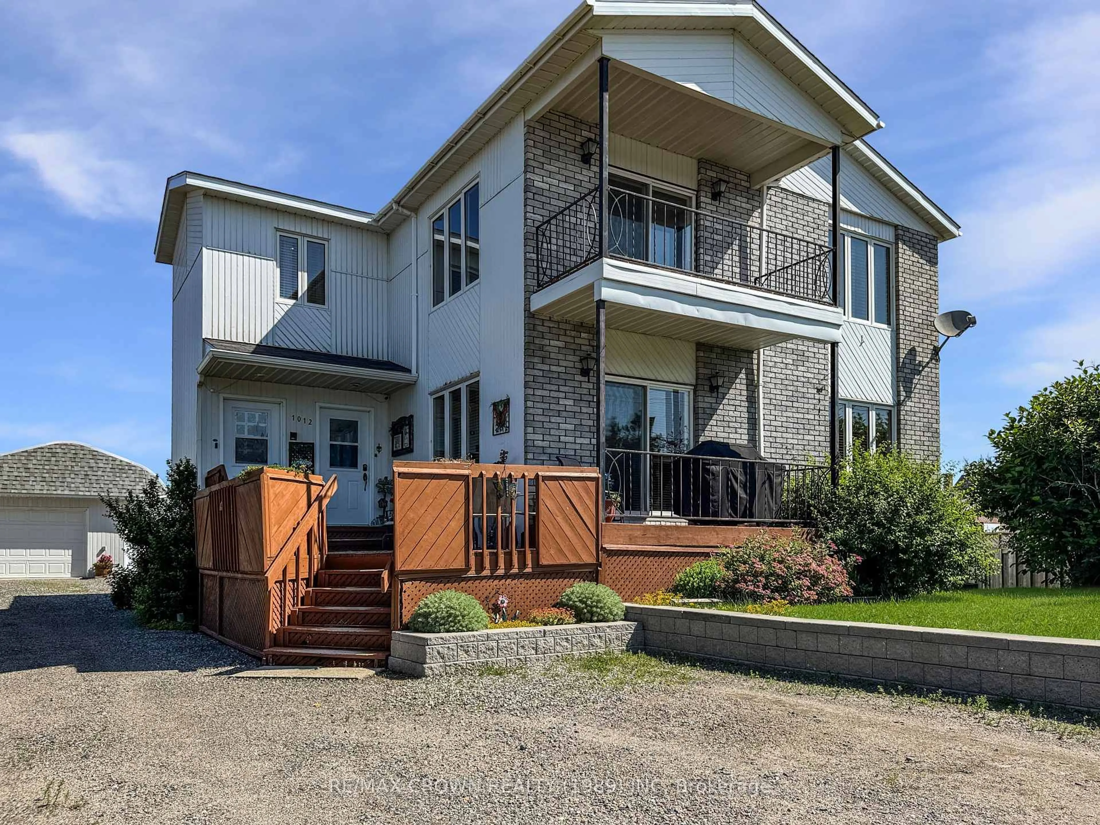 Home with brick exterior material, building for 1012 Prince St, Hearst Ontario P0L 1N0