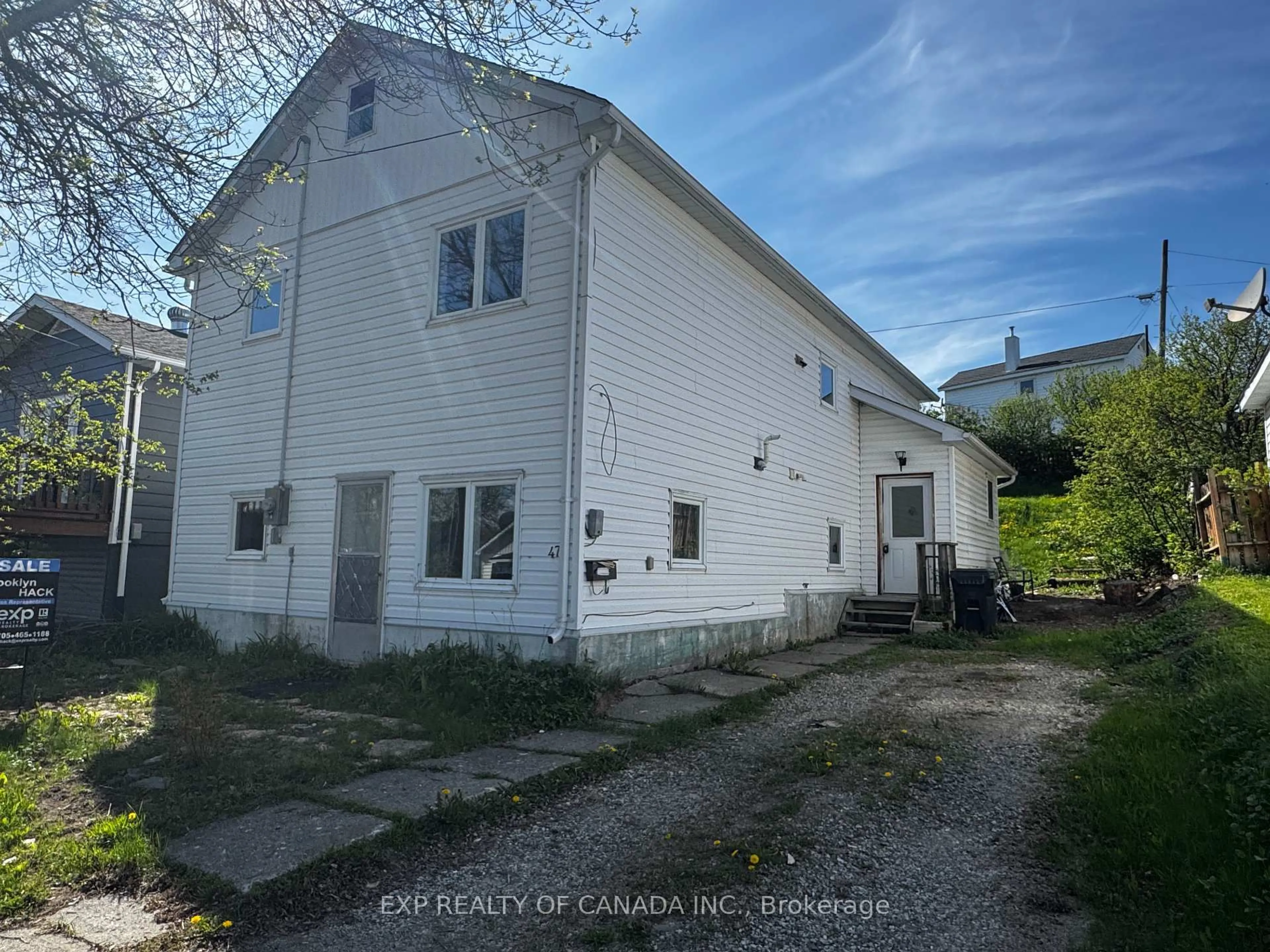 A pic from outside/outdoor area/front of a property/back of a property/a pic from drone, building for 47 Queen St, Kirkland Lake Ontario P2N 2R2