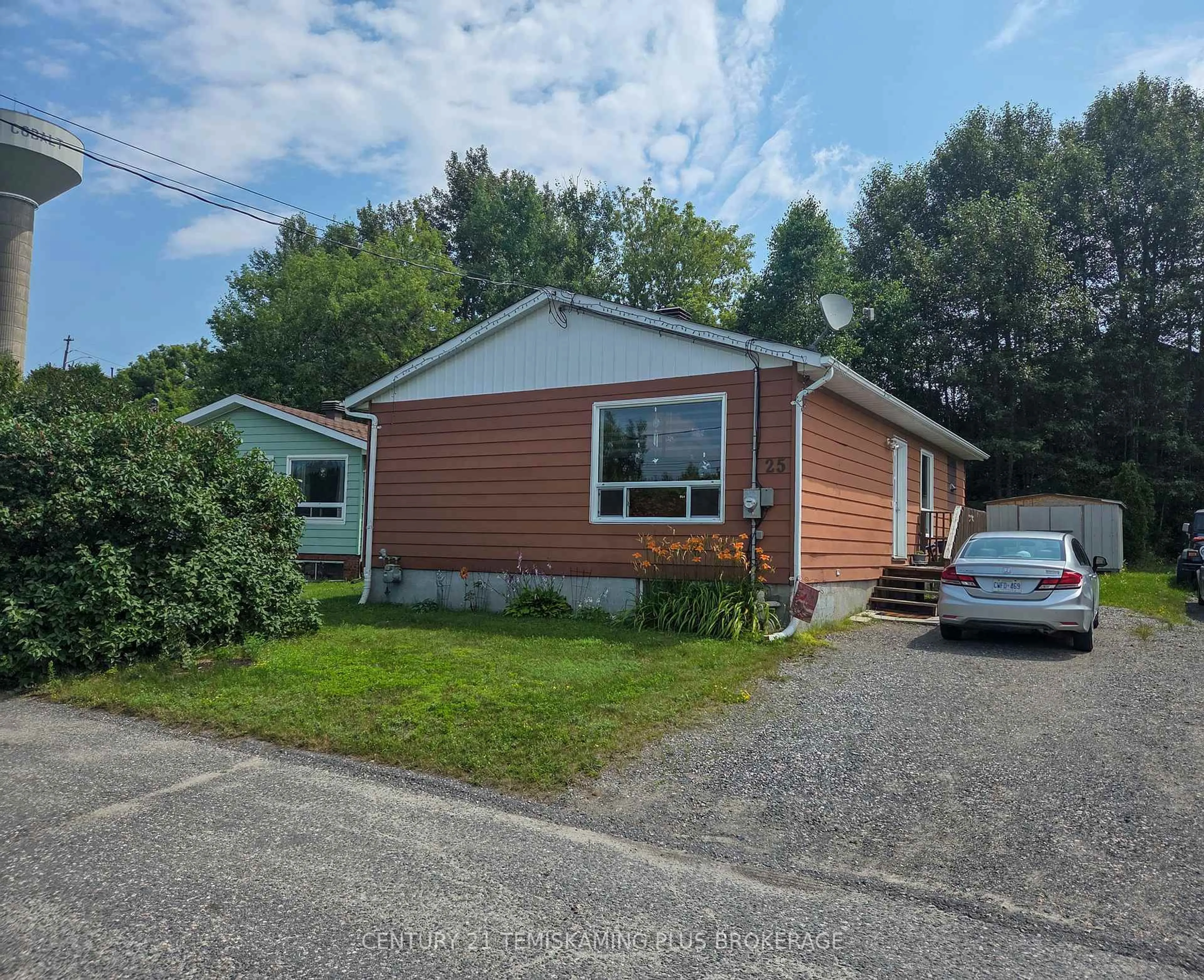 Home with vinyl exterior material, street for 25 Watson Pl, Cobalt Ontario P0J 1C0