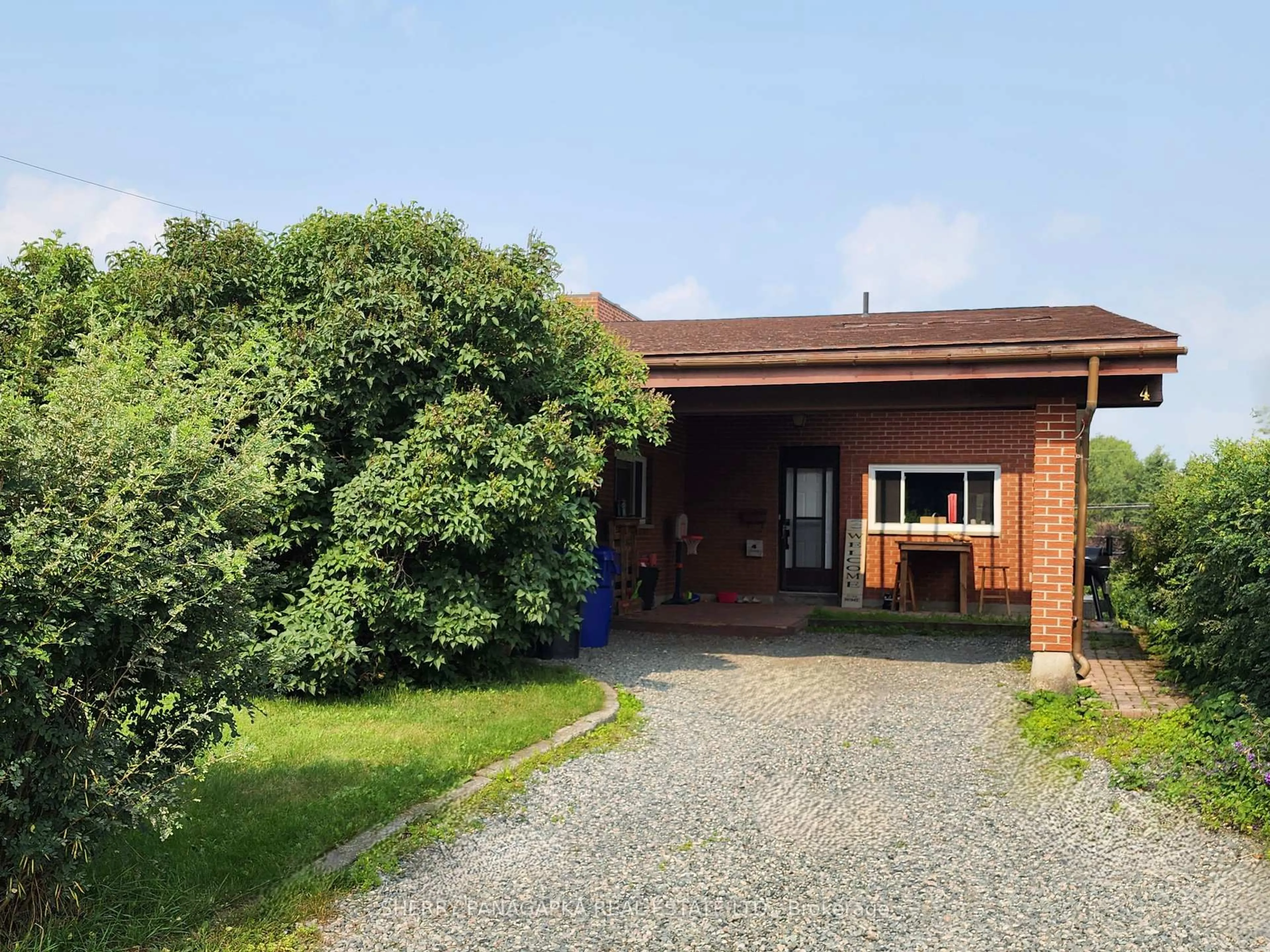 A pic from outside/outdoor area/front of a property/back of a property/a pic from drone, building for 4 Summit Ave, Kirkland Lake Ontario P2N 1M5