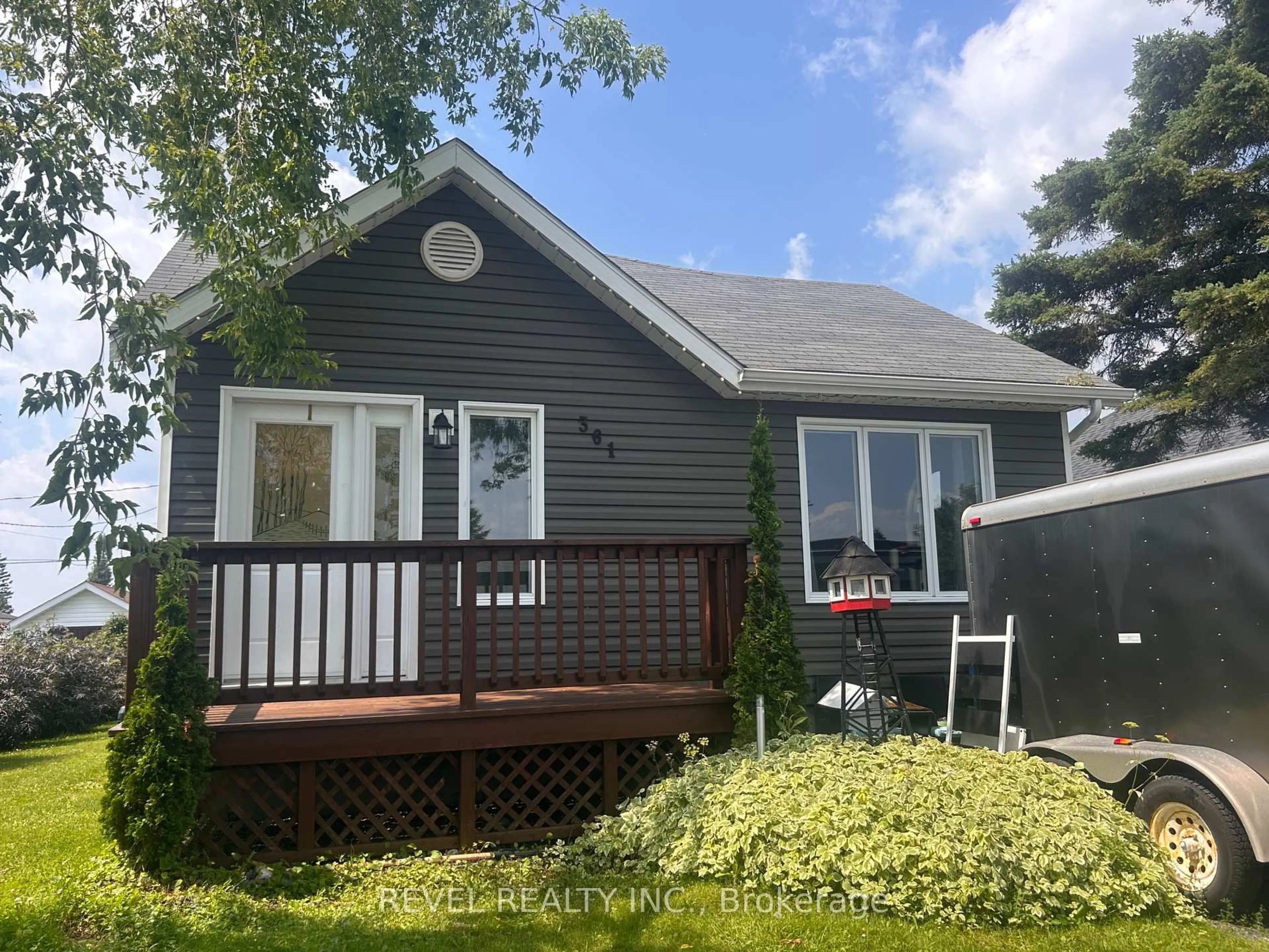 Home with vinyl exterior material, street for 361 Eleventh Ave, Cochrane Ontario P0L 1C0
