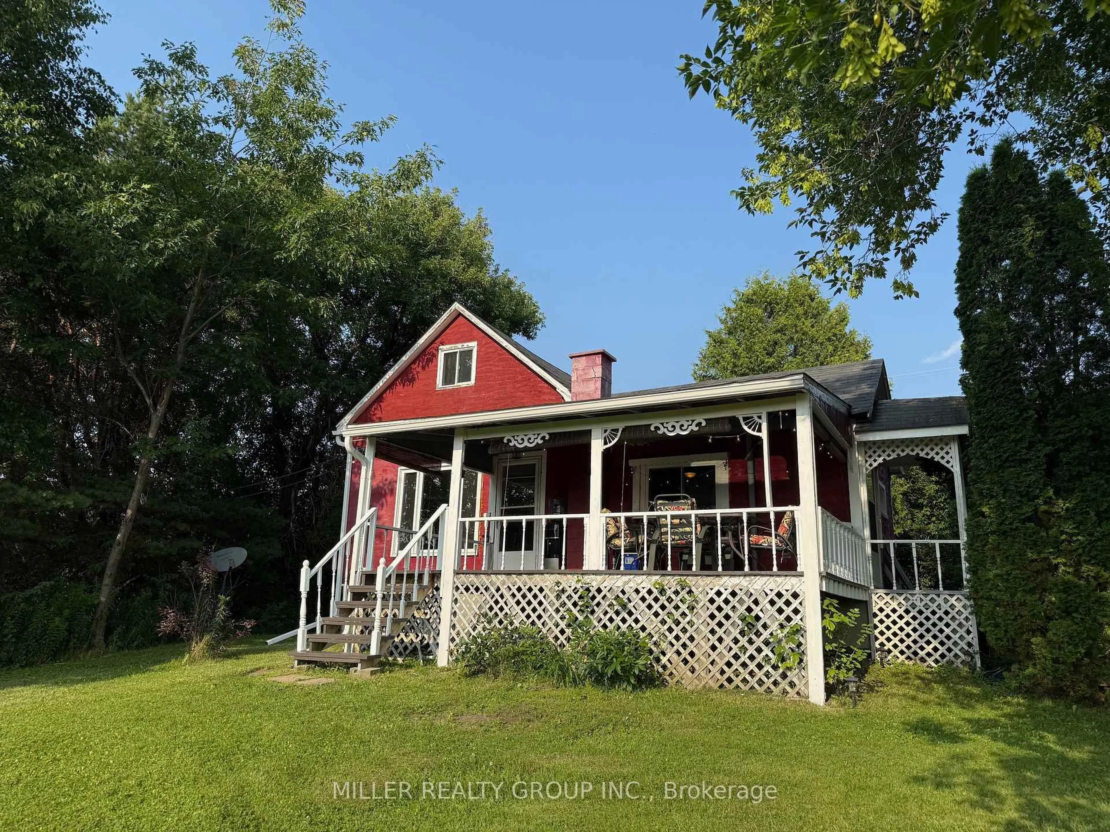 A pic from outside/outdoor area/front of a property/back of a property/a pic from drone, unknown for 53 Main St, Englehart Ontario P0J 1B0