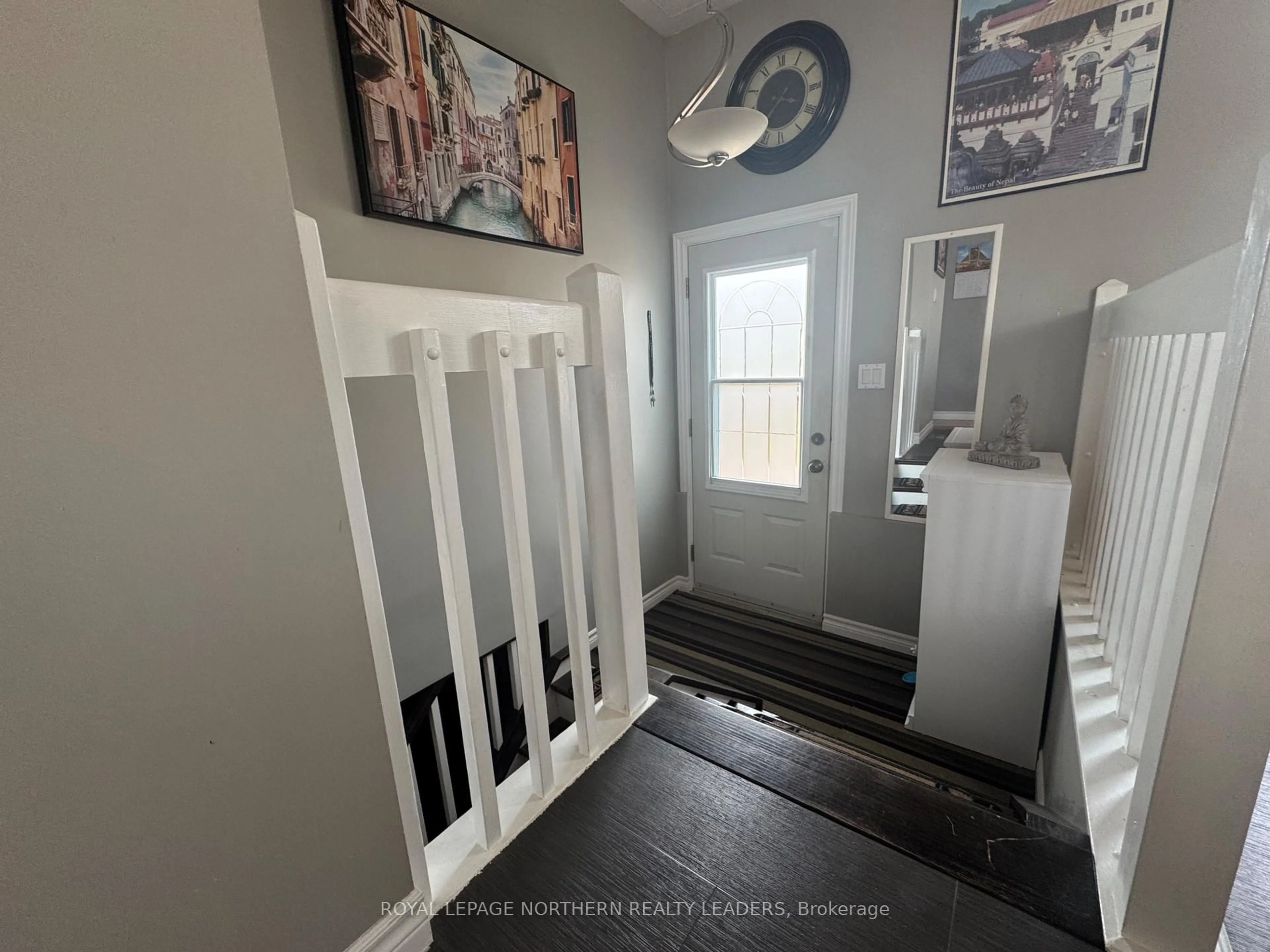 Indoor entryway for 880 Park Ave, Timmins Ontario P4N 3Y2