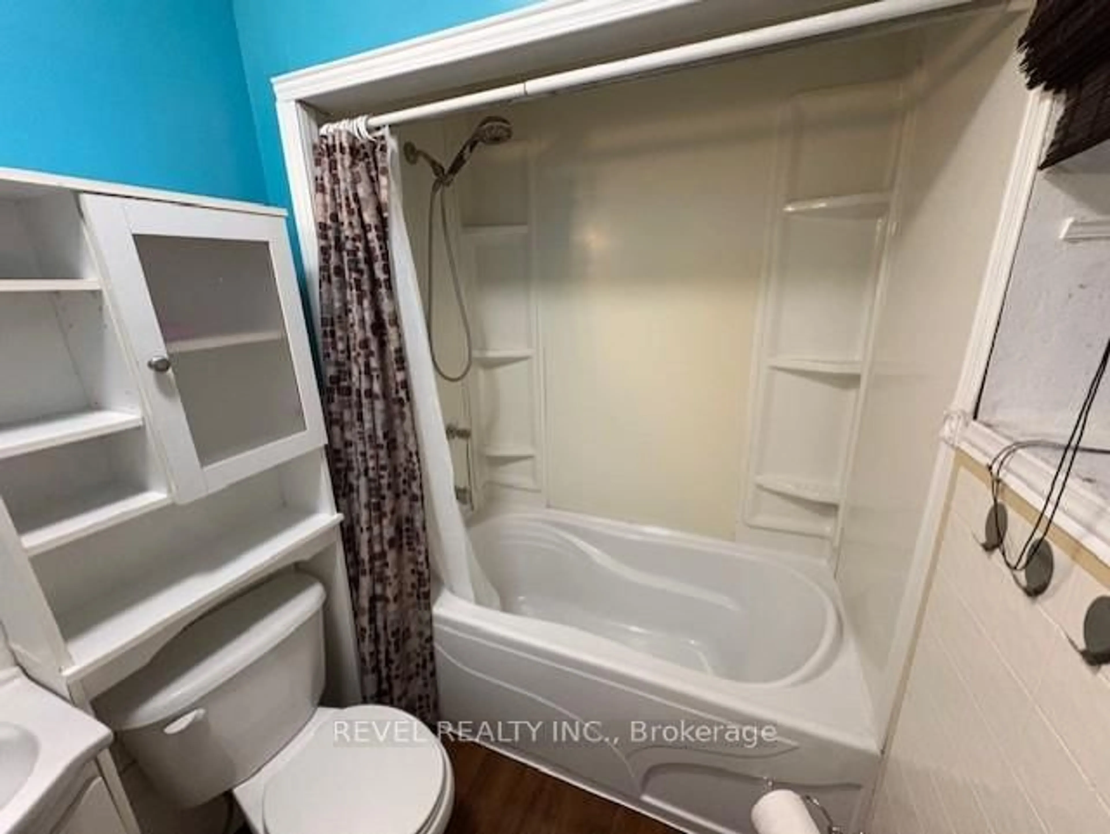 Standard bathroom, unknown for 93 Croatia Ave, Timmins Ontario P0N 1G0