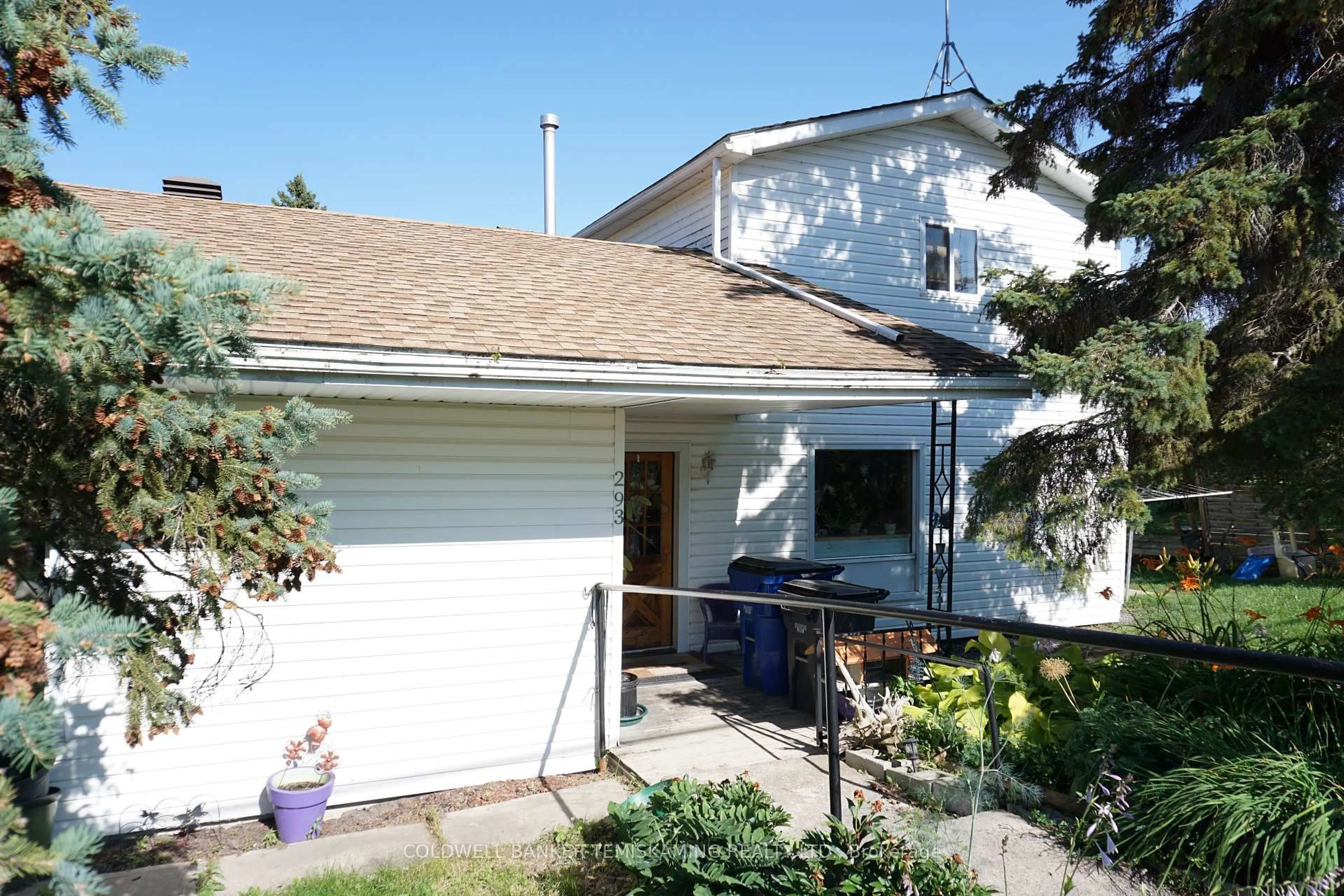 Home with vinyl exterior material, street for 293 MERIDIAN Ave, Temiskaming Shores Ontario P0J 1K0