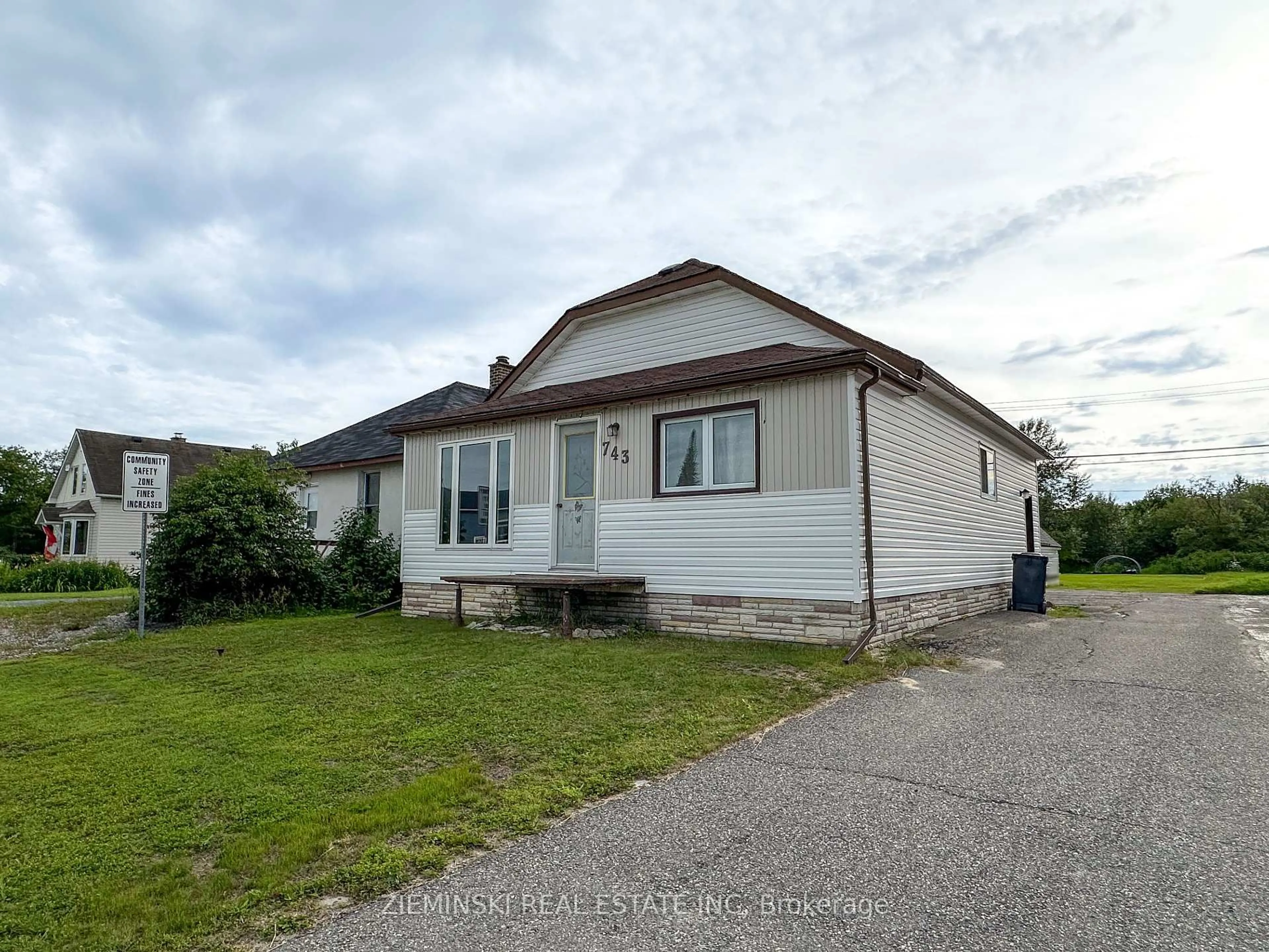 Unknown for 743 Victoria Rd, Iroquois Falls Ontario P0K 1E0
