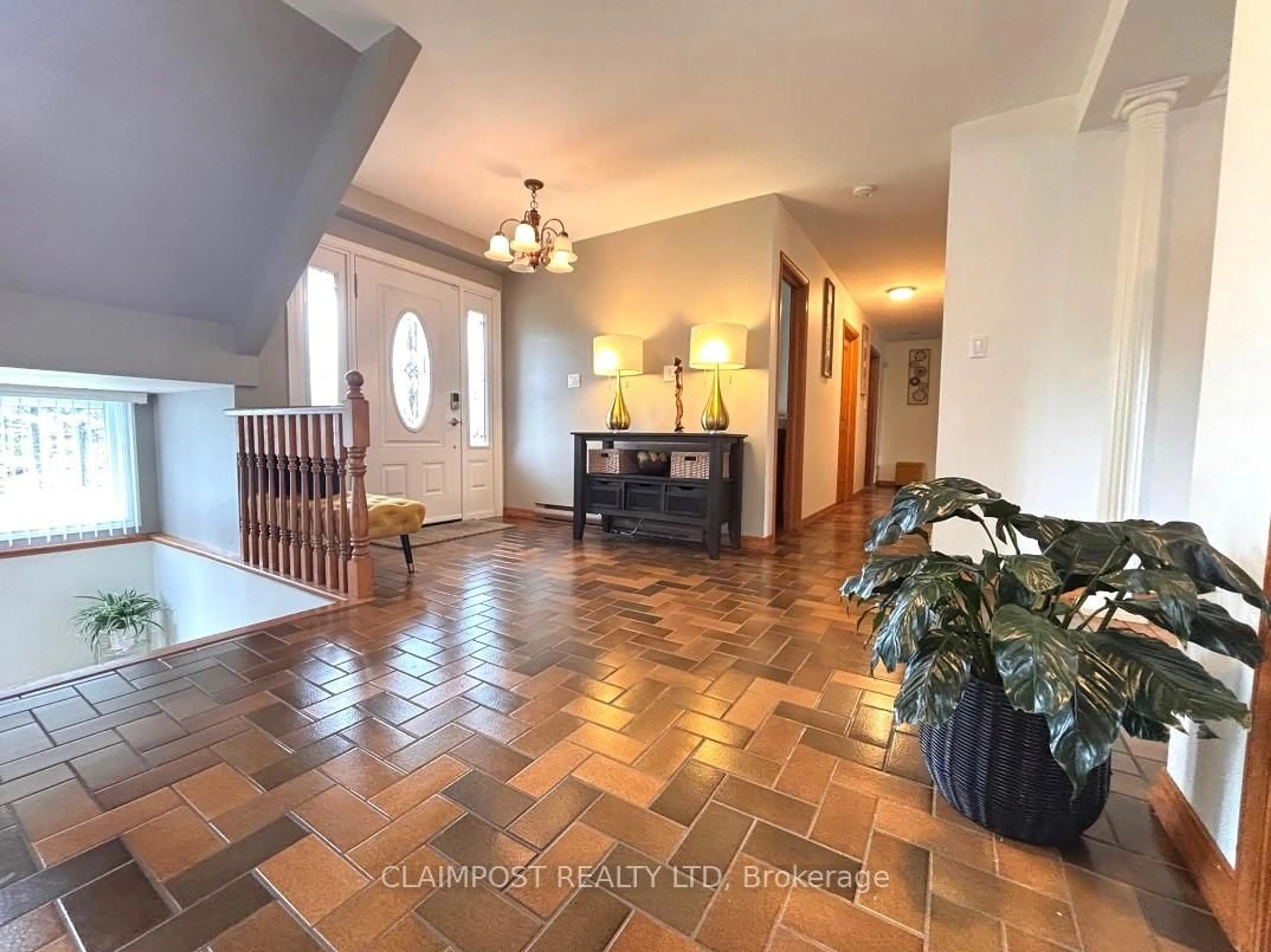 Indoor foyer for 304 Cameron St, Timmins Ontario P4N 8L4