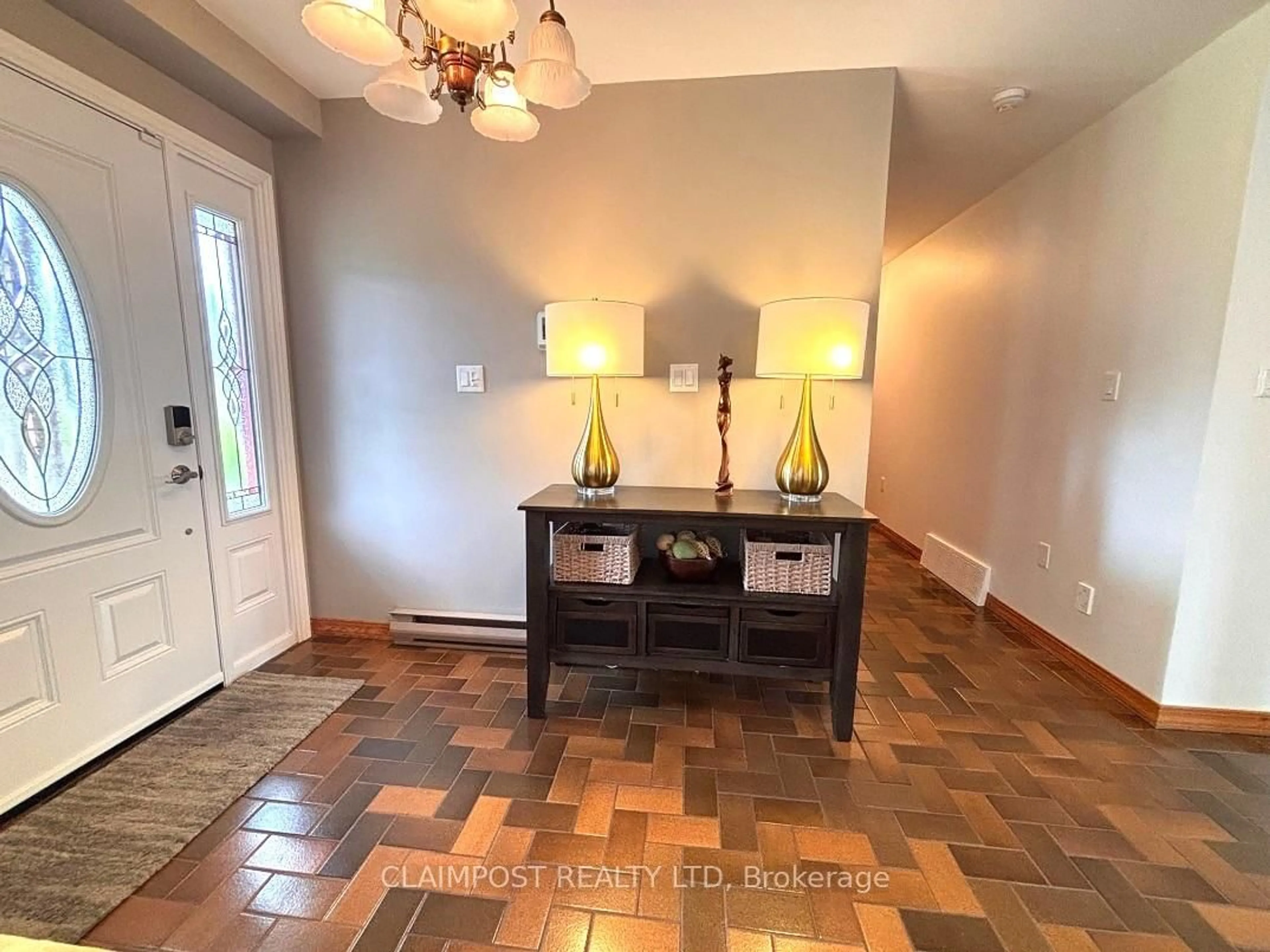Indoor entryway for 304 Cameron St, Timmins Ontario P4N 8L4