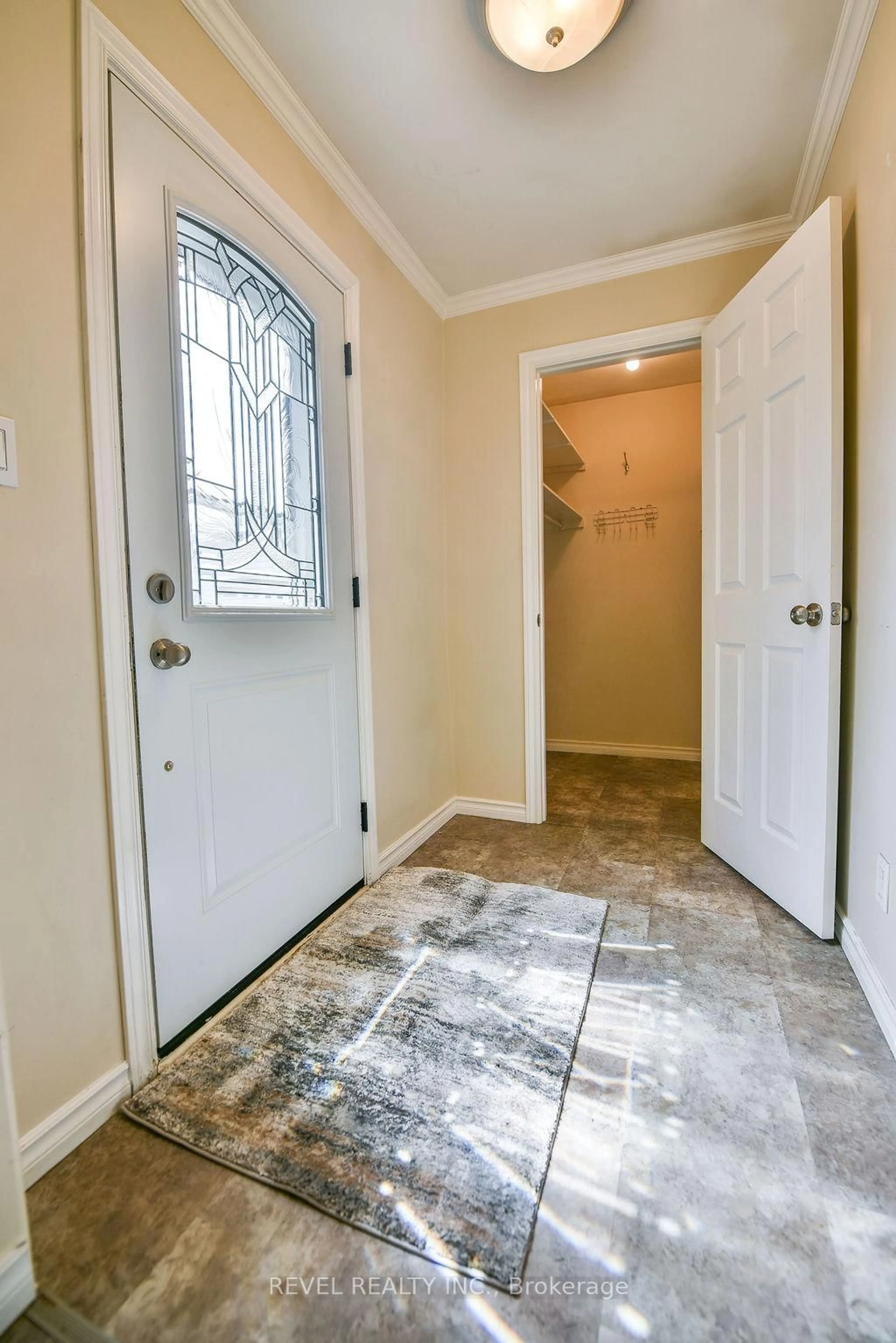 Indoor entryway for 14 Michael Ave, Timmins Ontario P4N 0C8