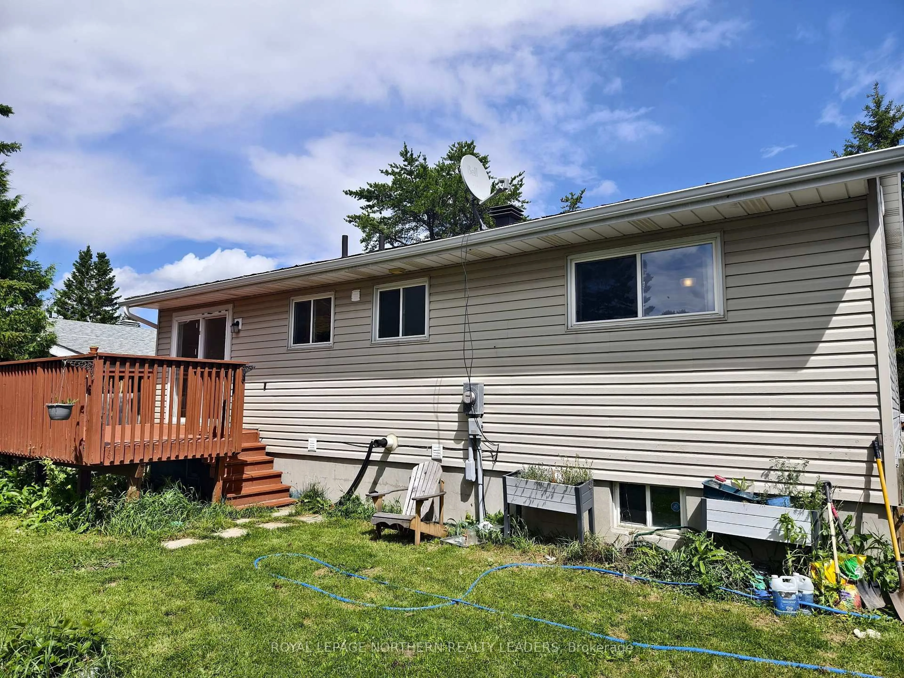 Home with vinyl exterior material, unknown for 204 Ruth St, Timmins Ontario P0N 1C0