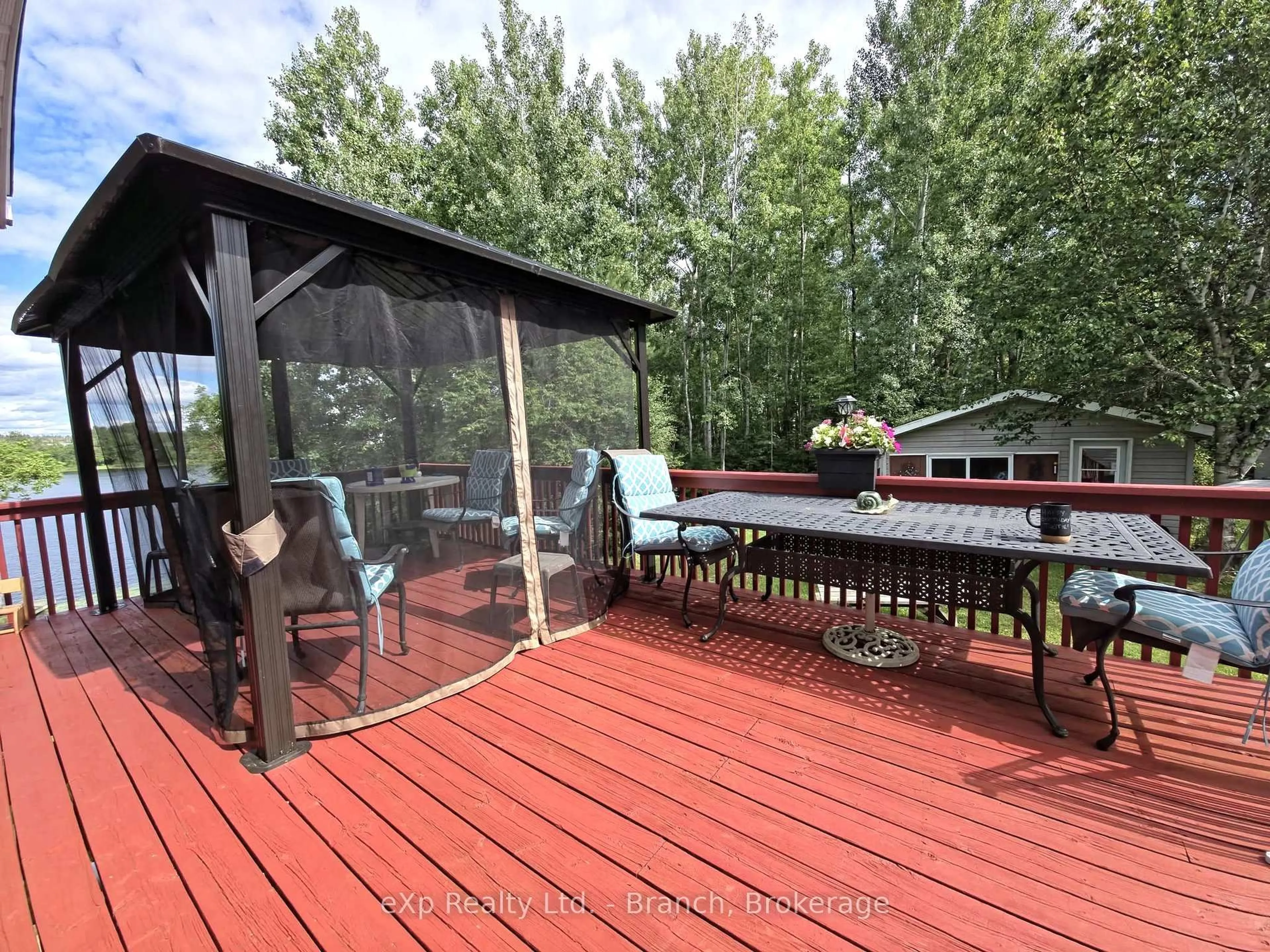 Patio, water/lake/river/ocean view for 20 Munroe Cres, Timiskaming Ontario P0M 1H0
