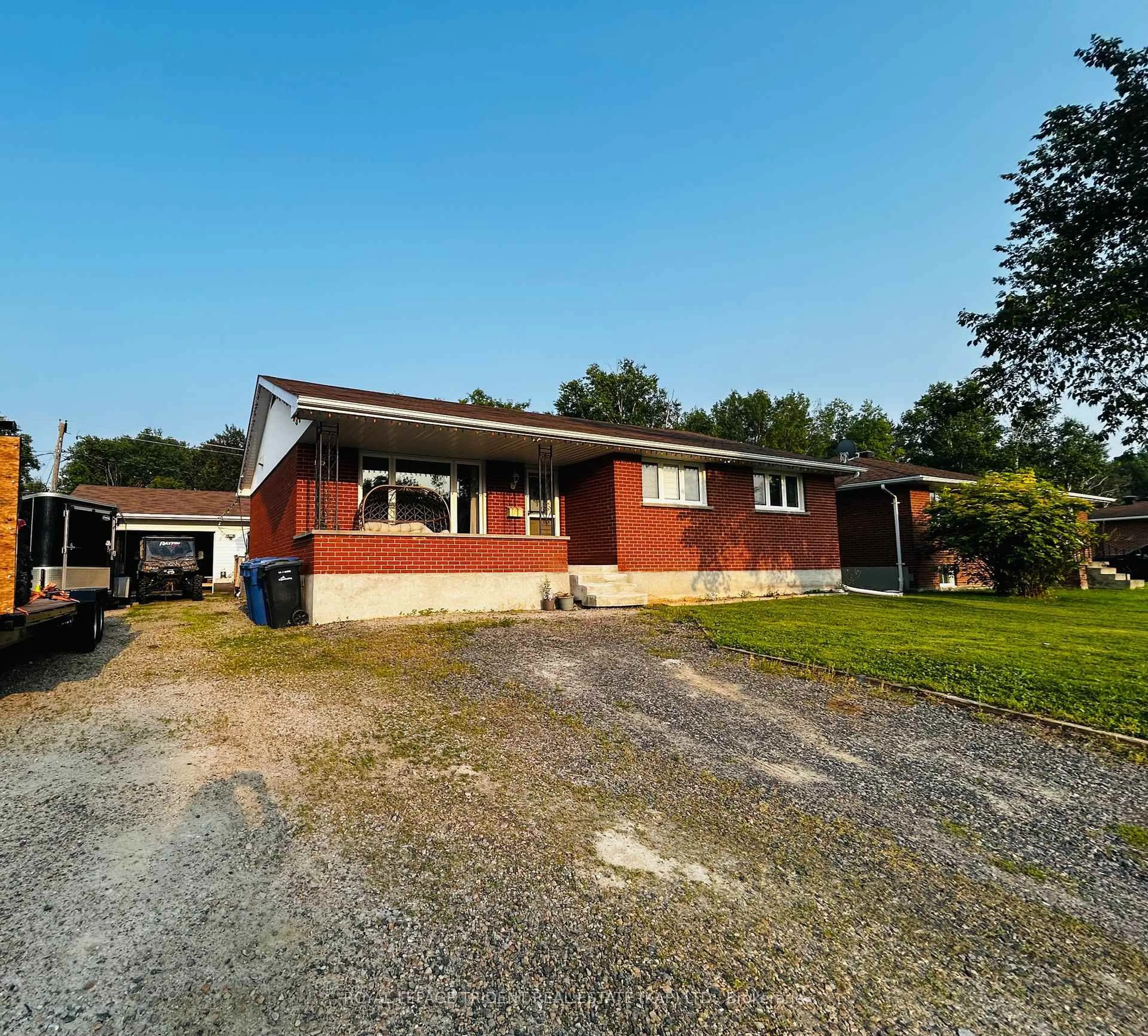 A pic from outside/outdoor area/front of a property/back of a property/a pic from drone, building for 19 Ottawa Ave, Kapuskasing Ontario P5N 1Y4