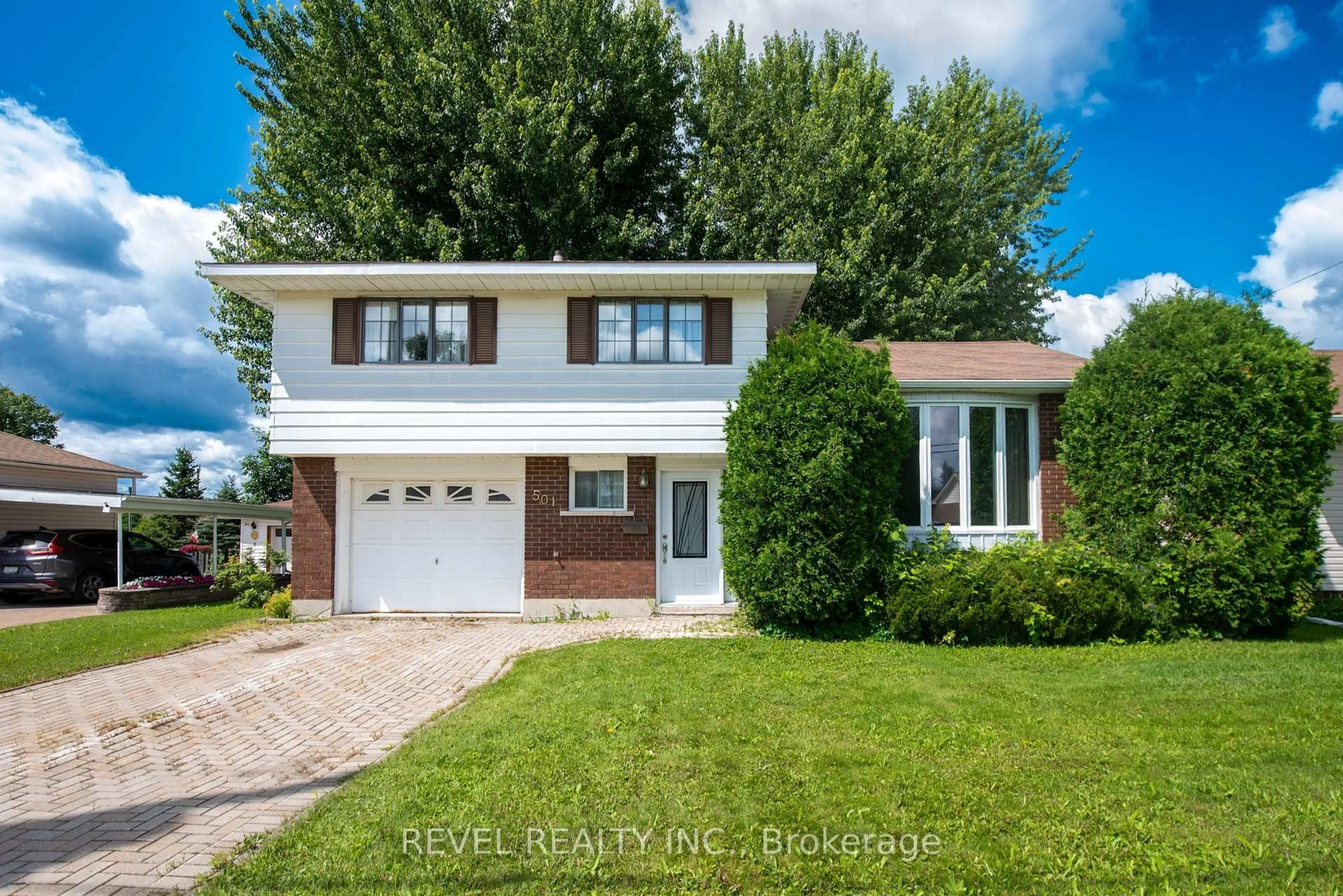 Home with vinyl exterior material, street for 501 Birch St, Timmins Ontario P4N 2C1