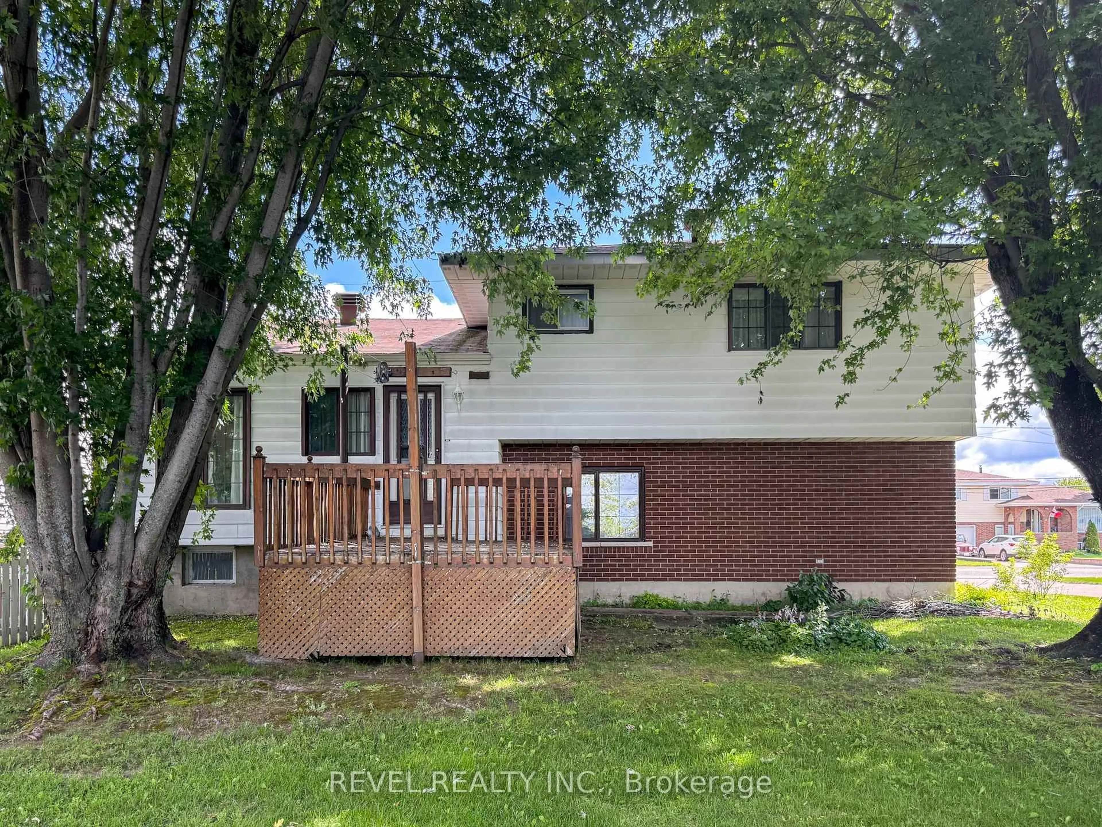 A pic from outside/outdoor area/front of a property/back of a property/a pic from drone, unknown for 501 Birch St, Timmins Ontario P4N 2C1
