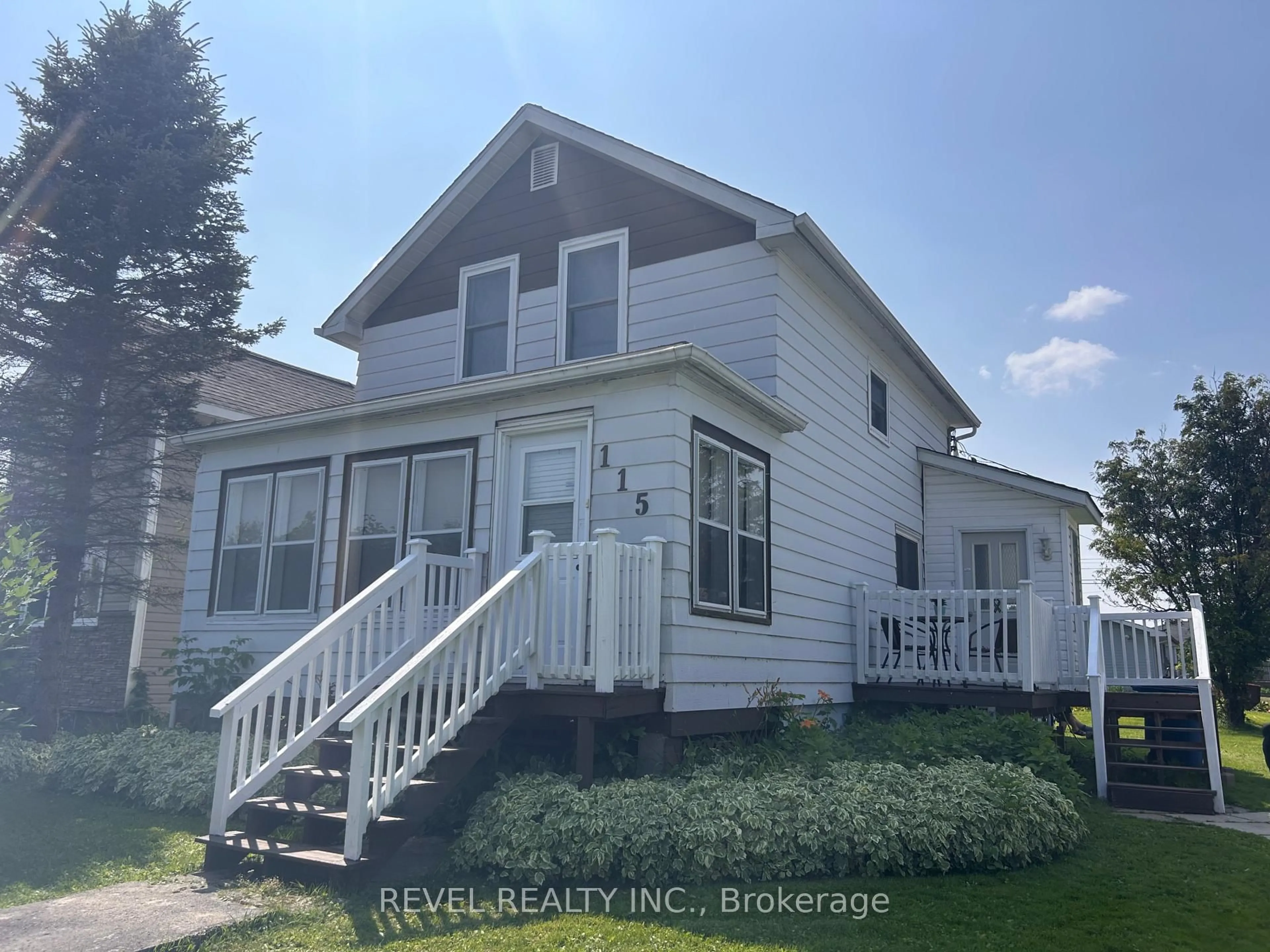 A pic from outside/outdoor area/front of a property/back of a property/a pic from drone, building for 115 Fourteenth Ave, Cochrane Ontario P0L 1C0