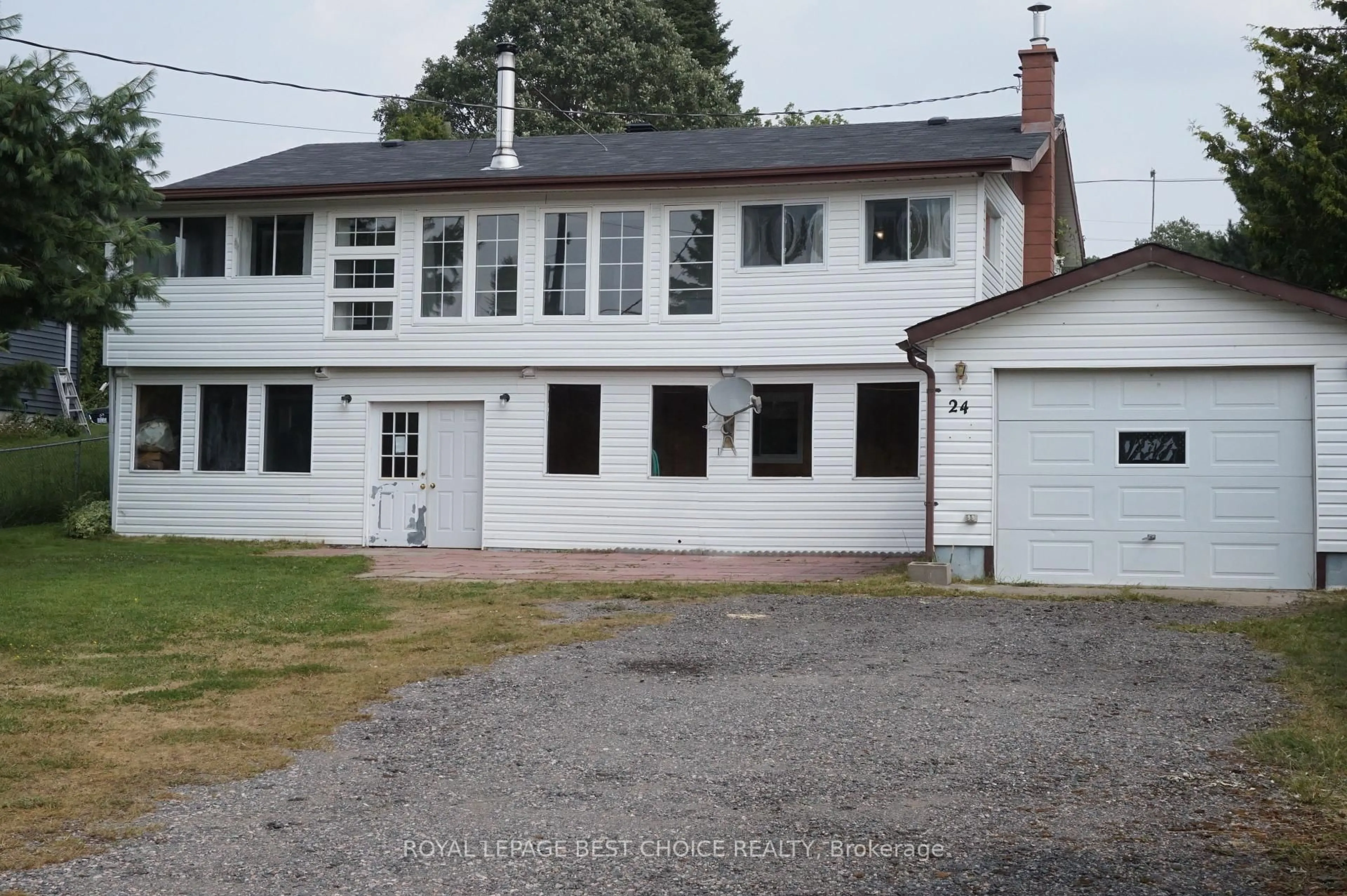 A pic from outside/outdoor area/front of a property/back of a property/a pic from drone, building for 24 King St, Timiskaming Ontario P0J 1N0