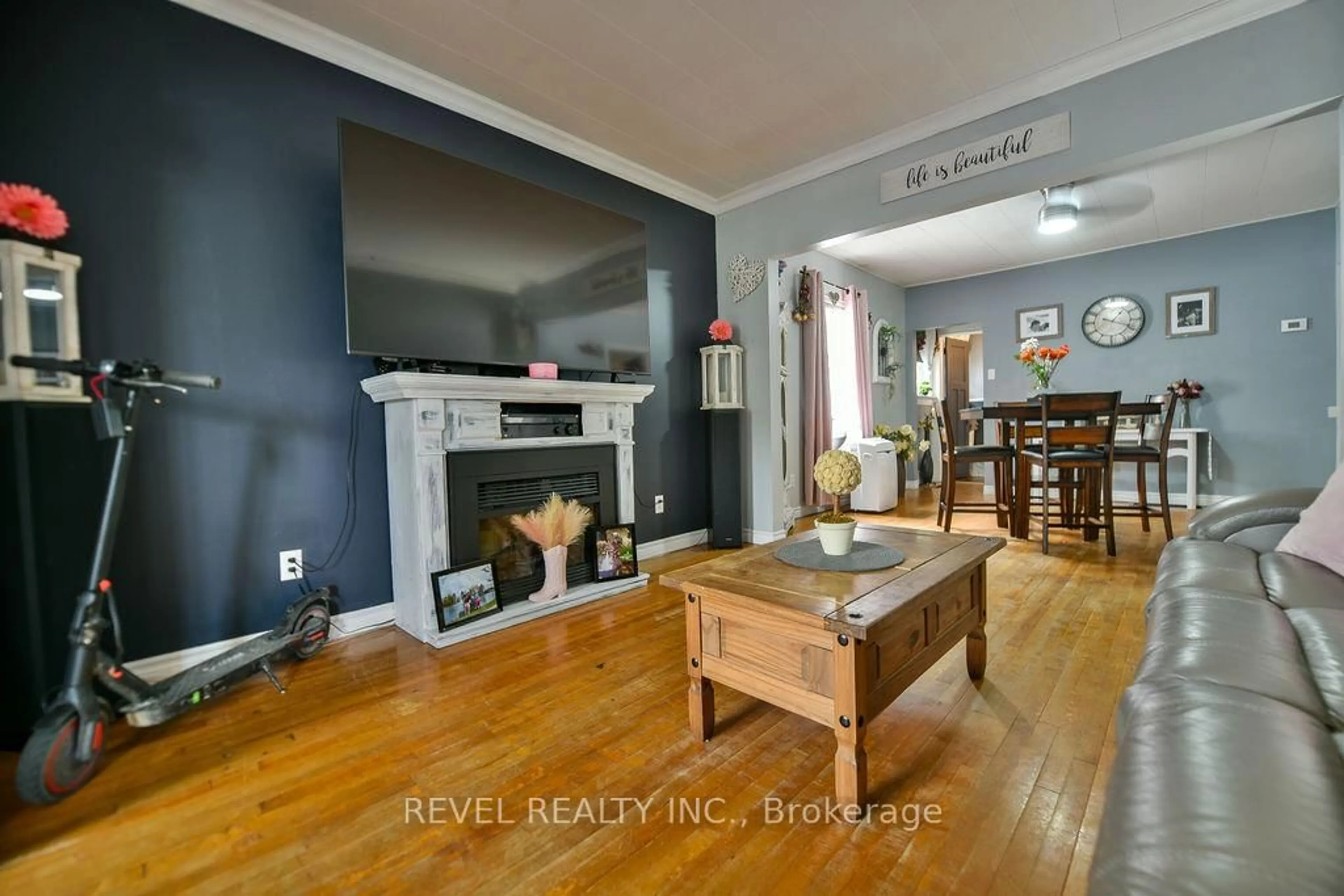 Living room with furniture, wood/laminate floor for 83 Balsam St, Timmins Ontario P4N 6G6