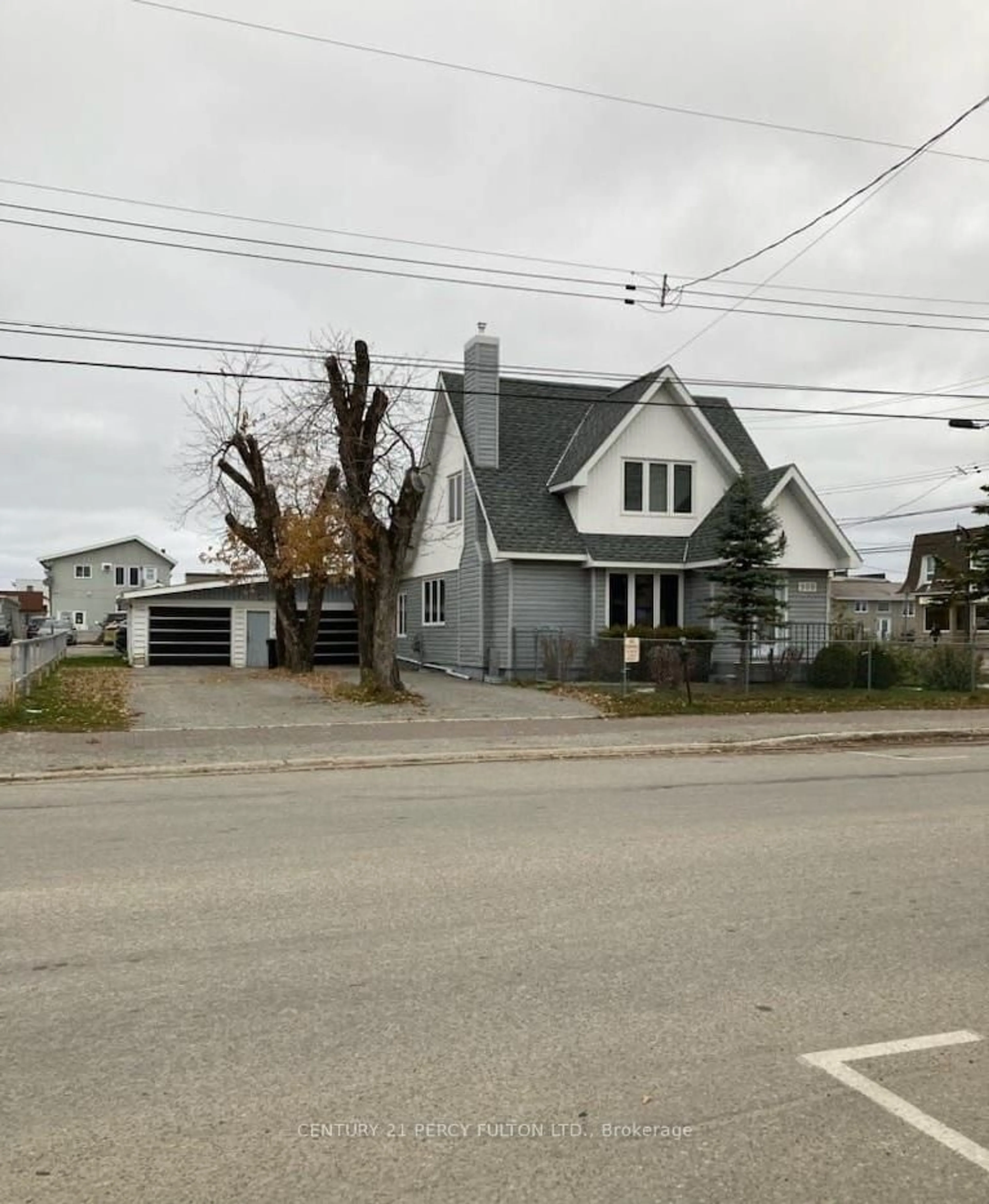 Unknown for 900 Prince St, Hearst Ontario P0L 1N0
