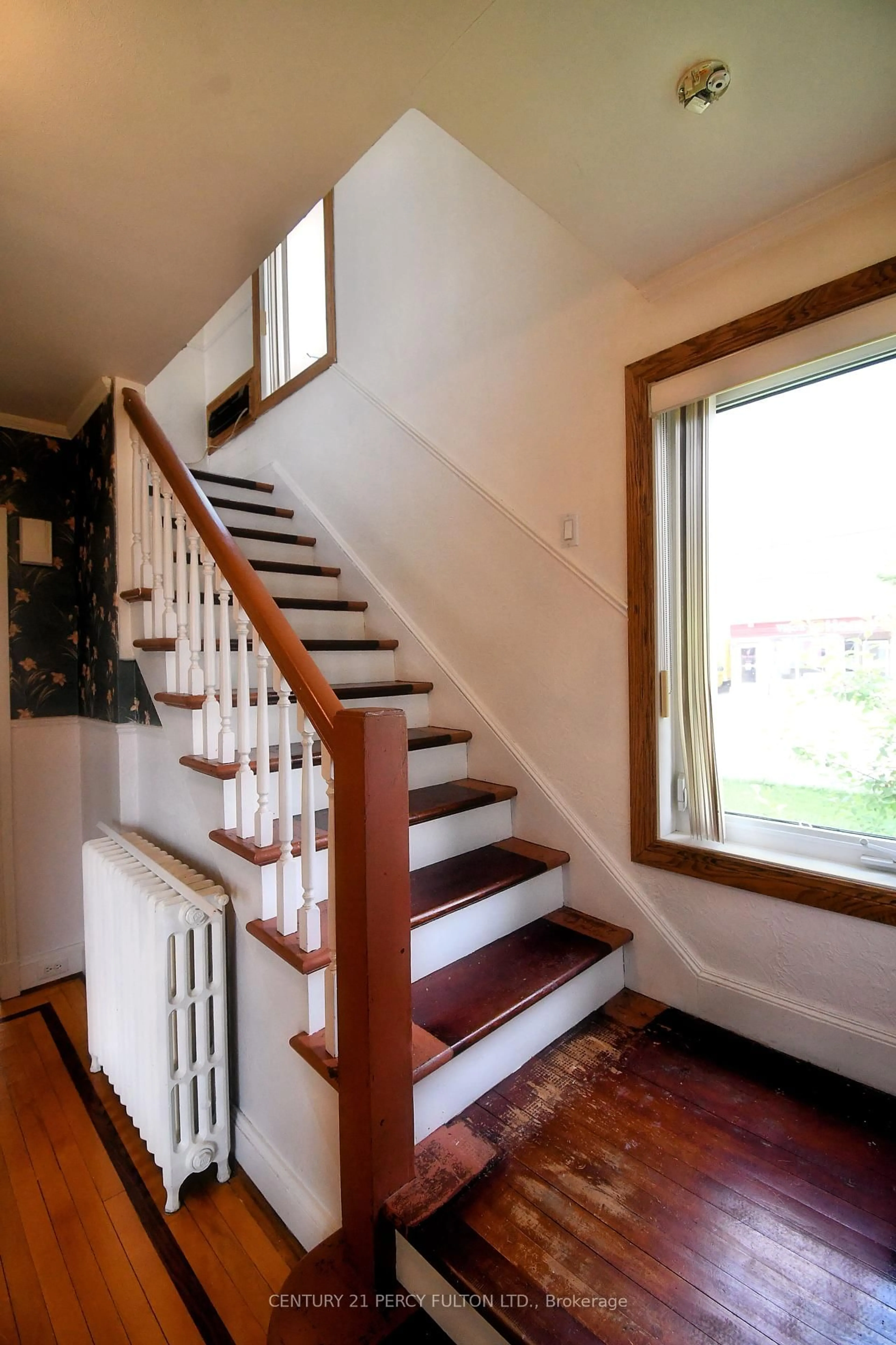 Stairs for 900 Prince St, Hearst Ontario P0L 1N0