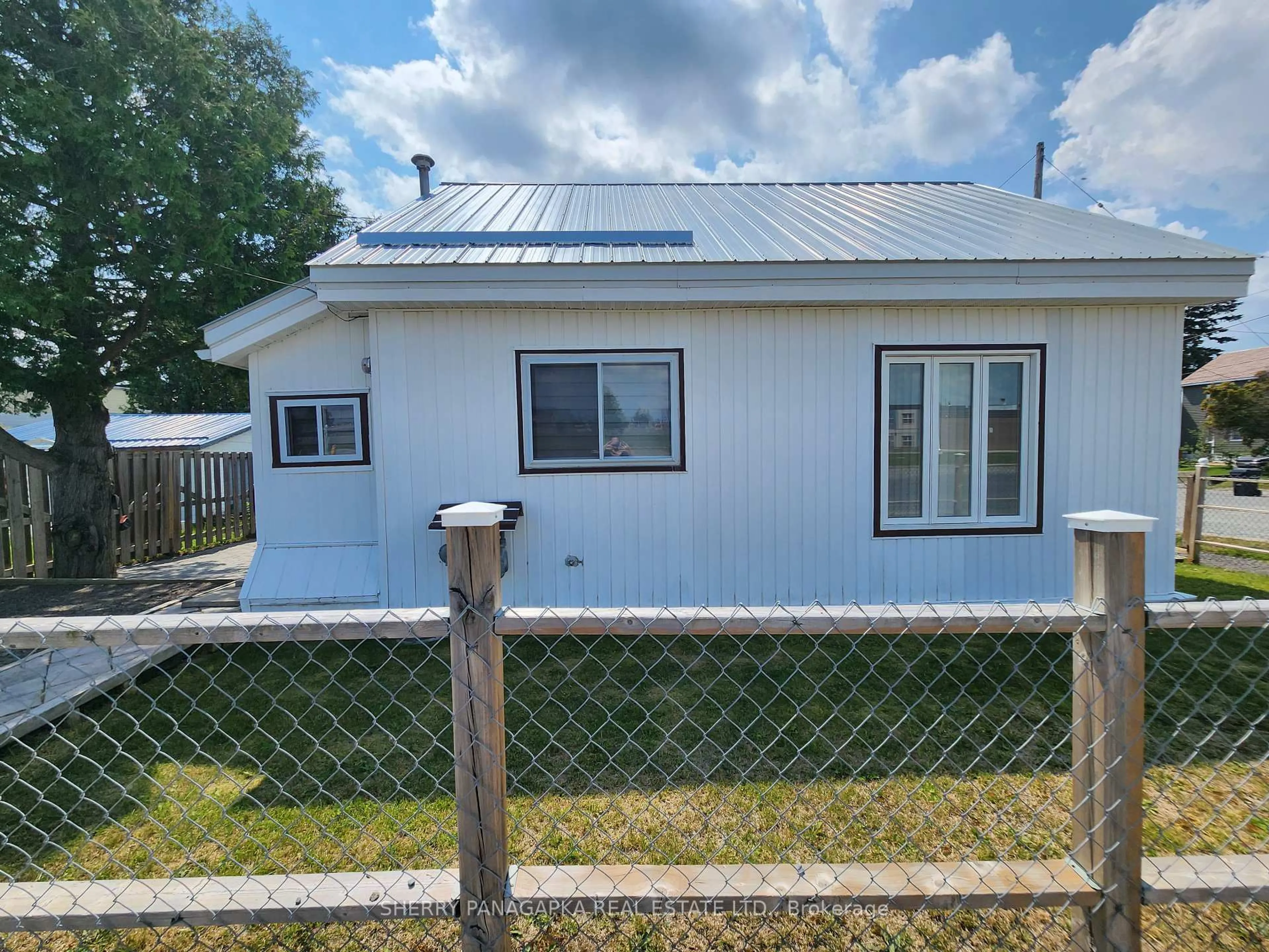 Home with vinyl exterior material, building for 96 Pollock St, Kirkland Lake Ontario P2N 1Y9