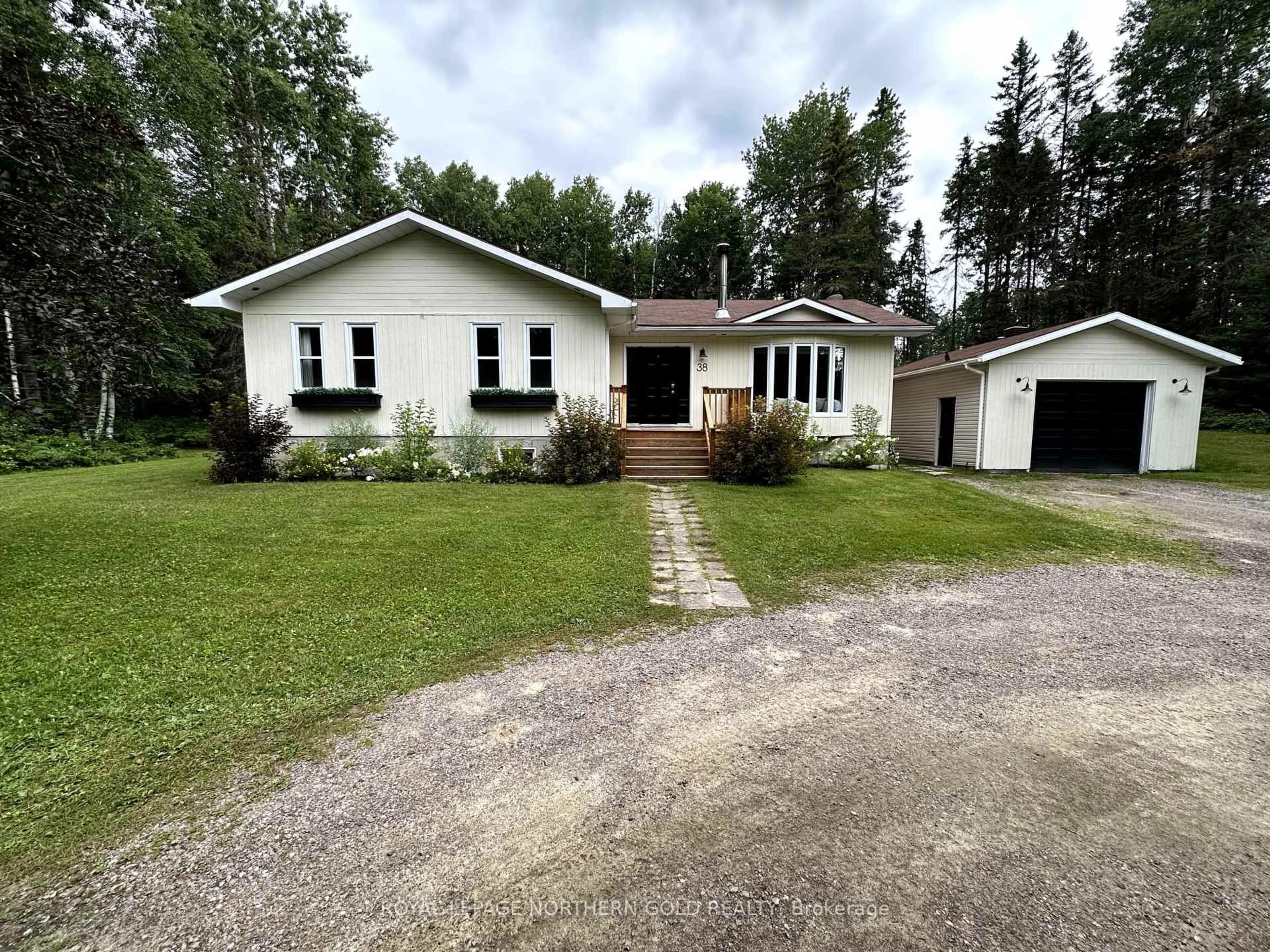 A pic from outside/outdoor area/front of a property/back of a property/a pic from drone, street for 38 HARVEY Dr, Kirkland Lake Ontario P2N 3M6