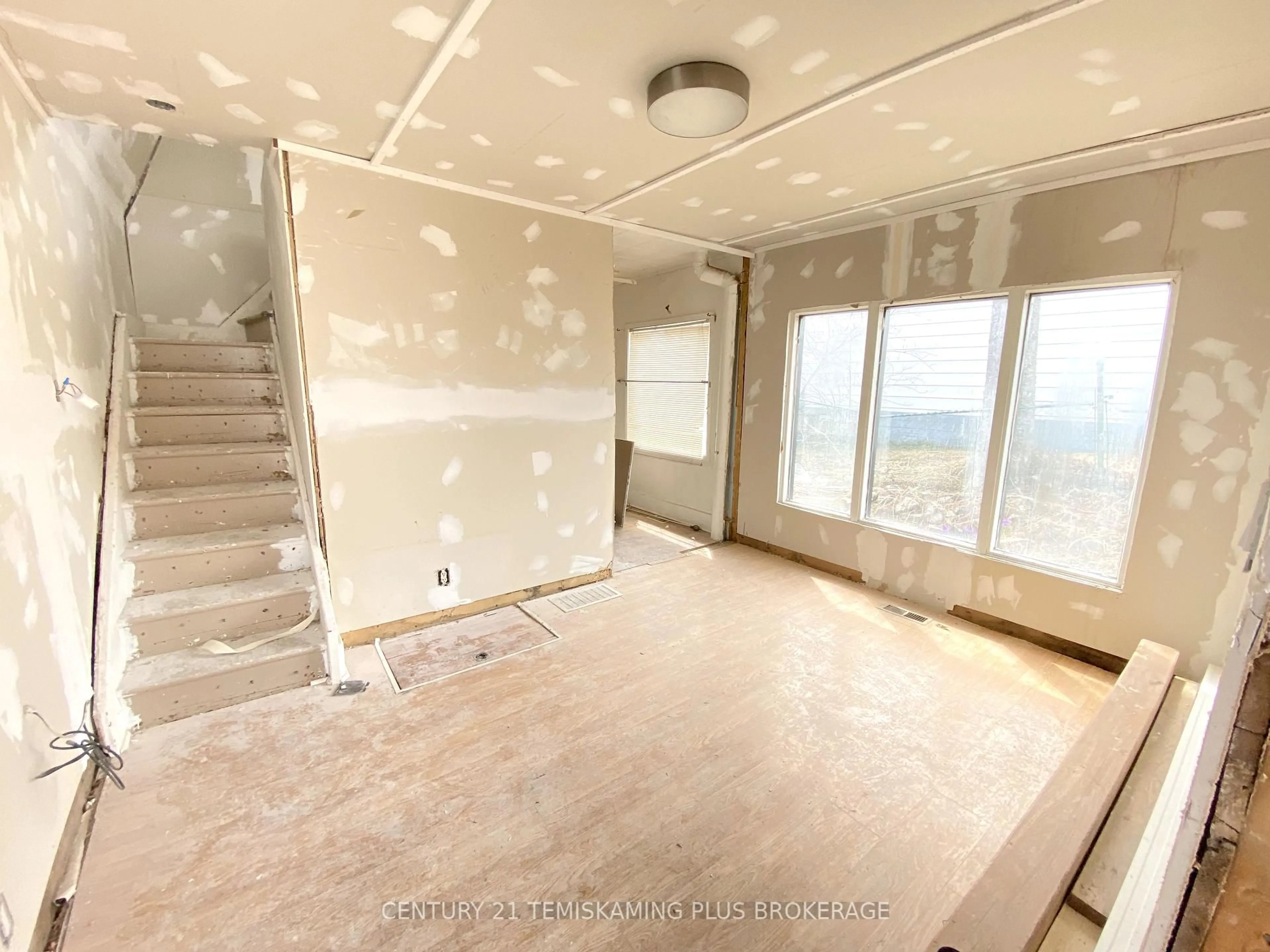 A pic of a room for 85 Third St, Kirkland Lake Ontario P2N 1S7
