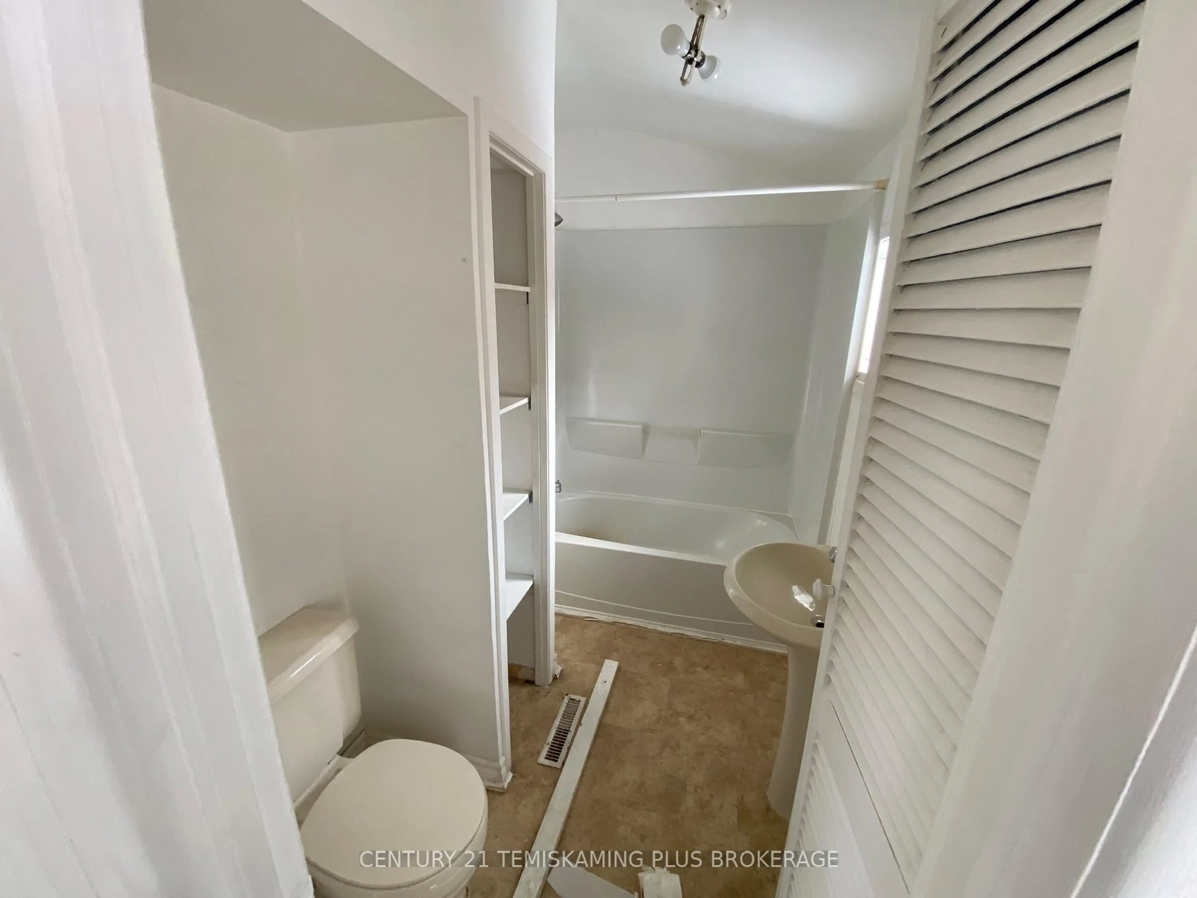 Standard bathroom, floor is not visible for 85 Third St, Kirkland Lake Ontario P2N 1S7