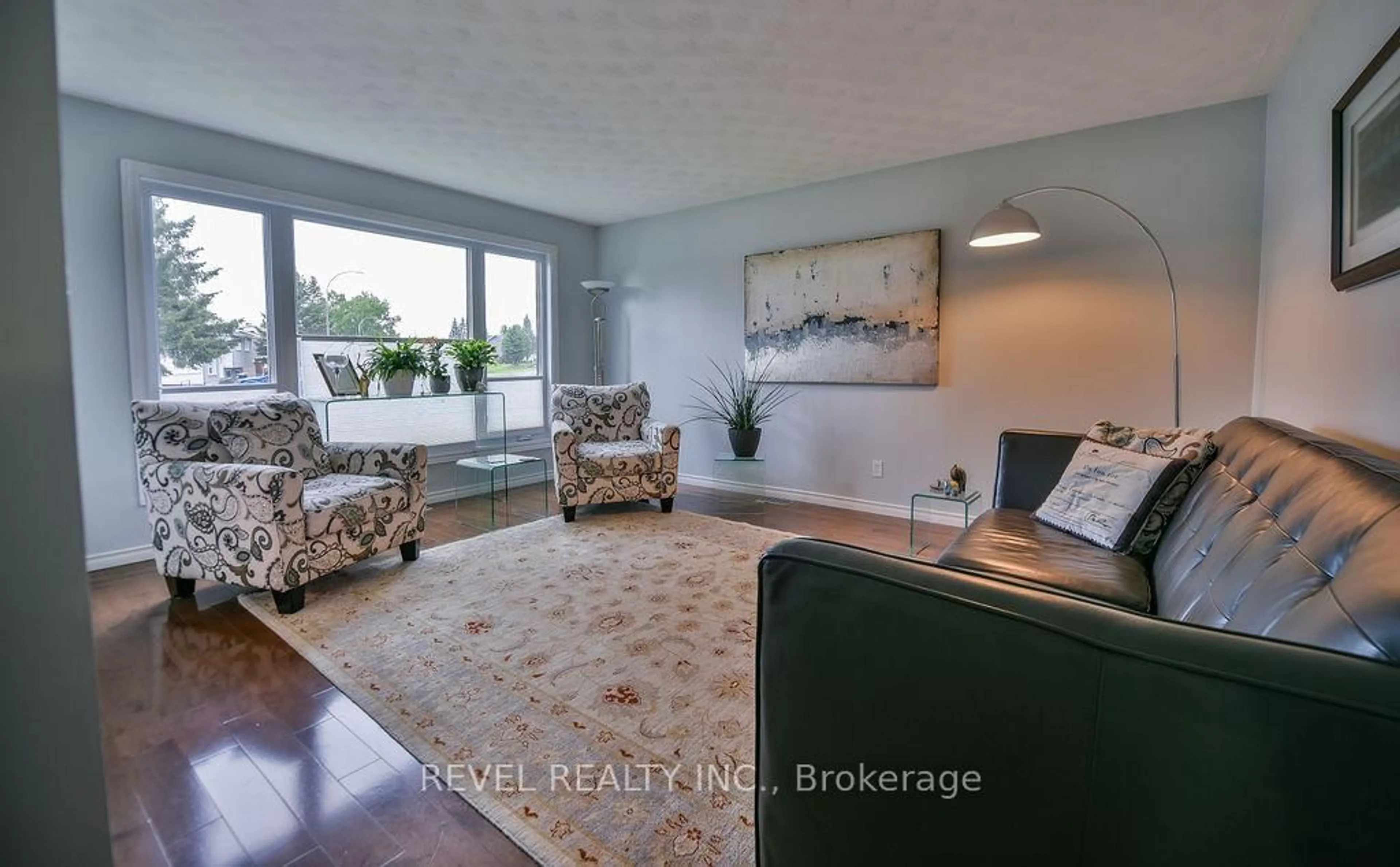 Living room with furniture, unknown for 447 Shub Ave, Timmins Ontario P4N 7N1