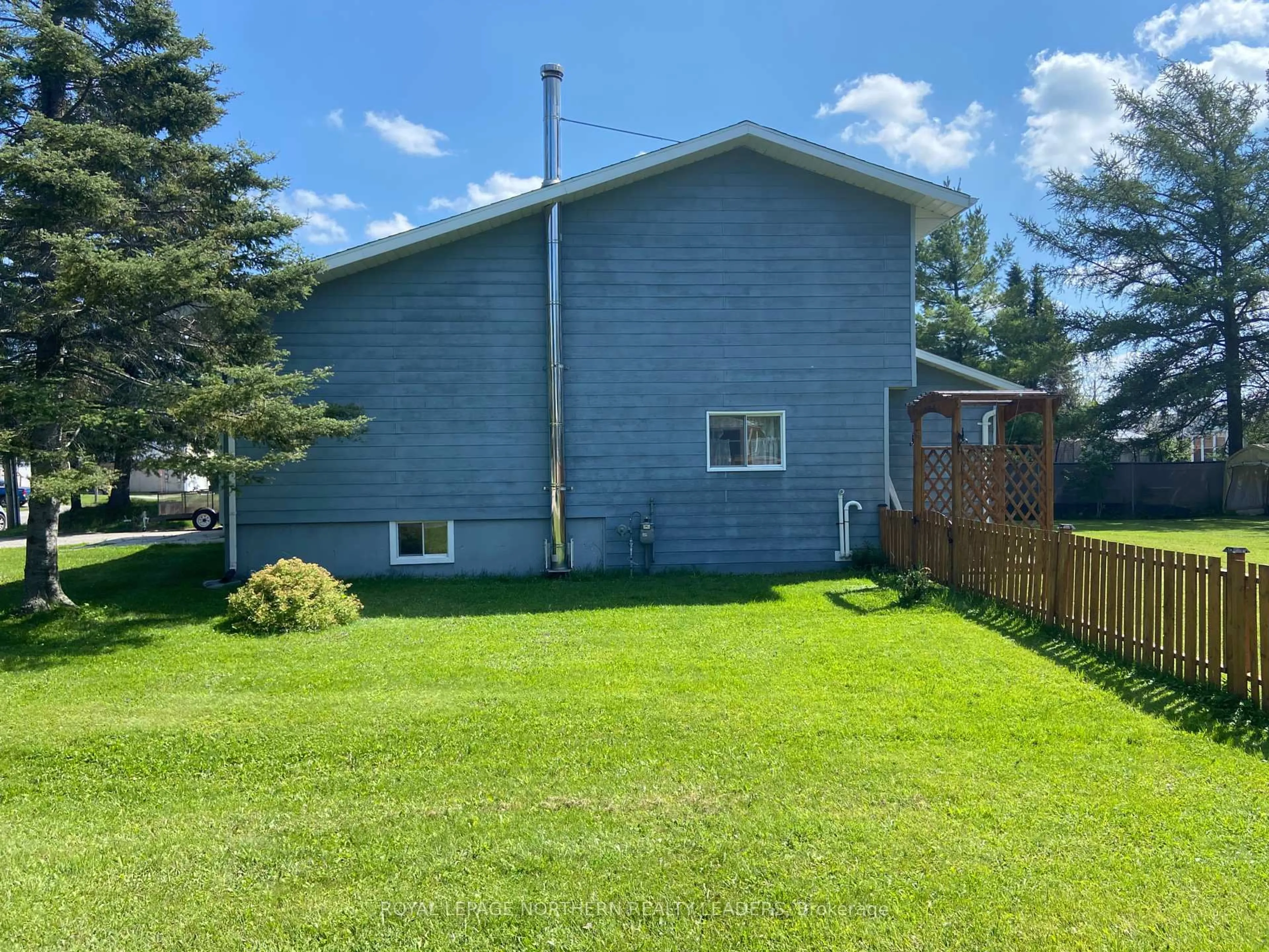 A pic from outside/outdoor area/front of a property/back of a property/a pic from drone, unknown for 501 Queen St, Timmins Ontario P0N 1C0