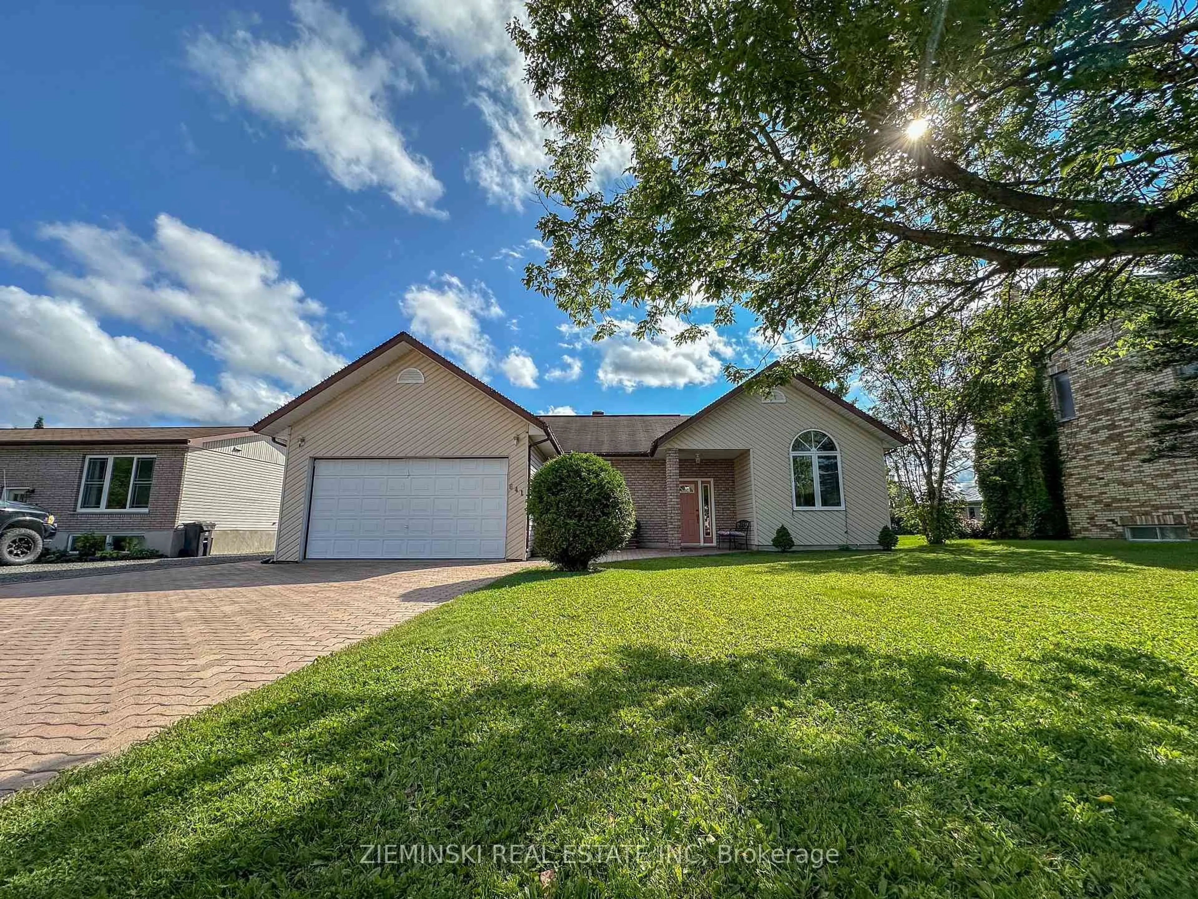 A pic from outside/outdoor area/front of a property/back of a property/a pic from drone, street for 641 Majestic St, Iroquois Falls Ontario P0K 1G0