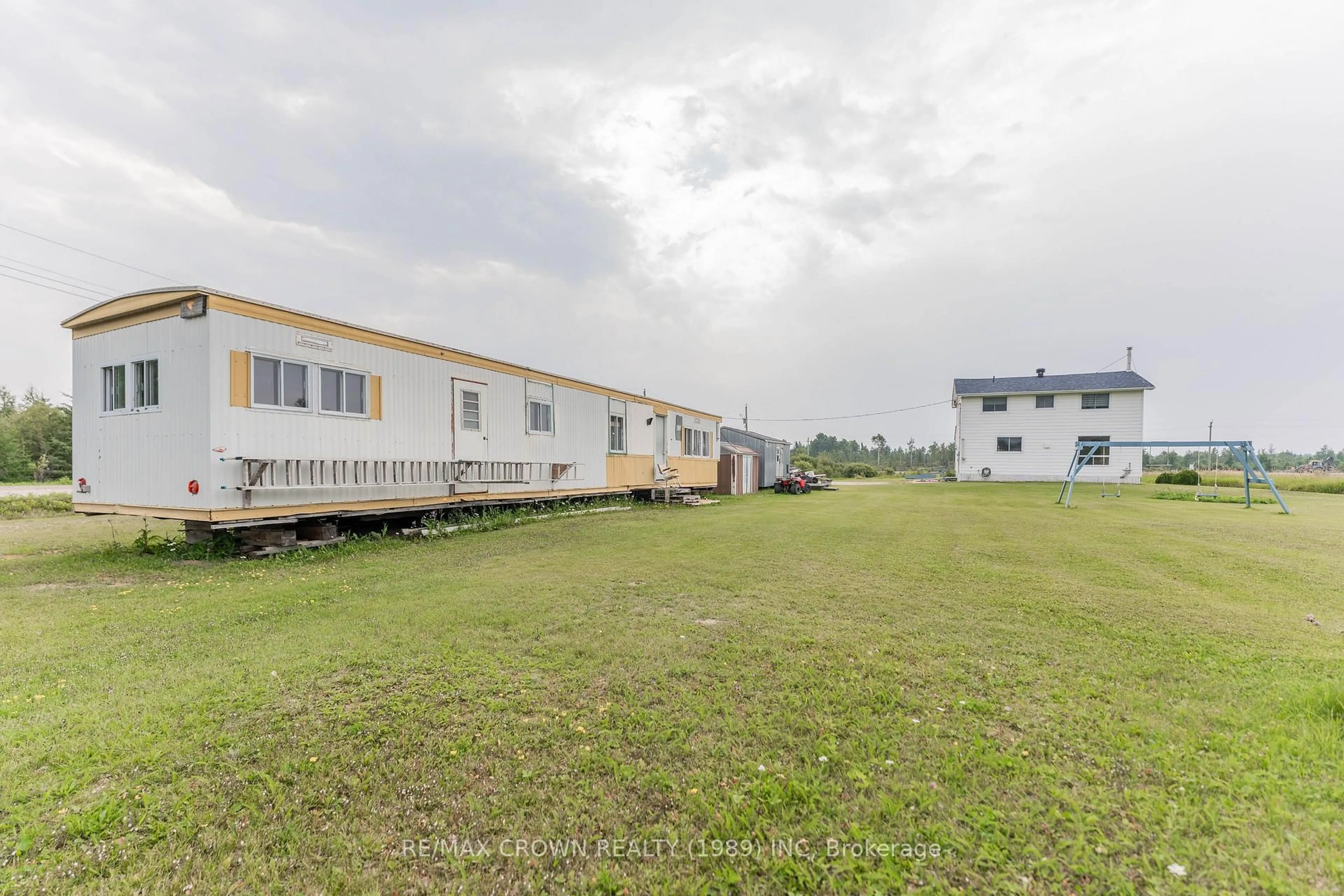 Patio, building for PCL 12518 Con 1 Veilleux Rd #Kitigan, Kapuskasing Ontario P5N 2X7