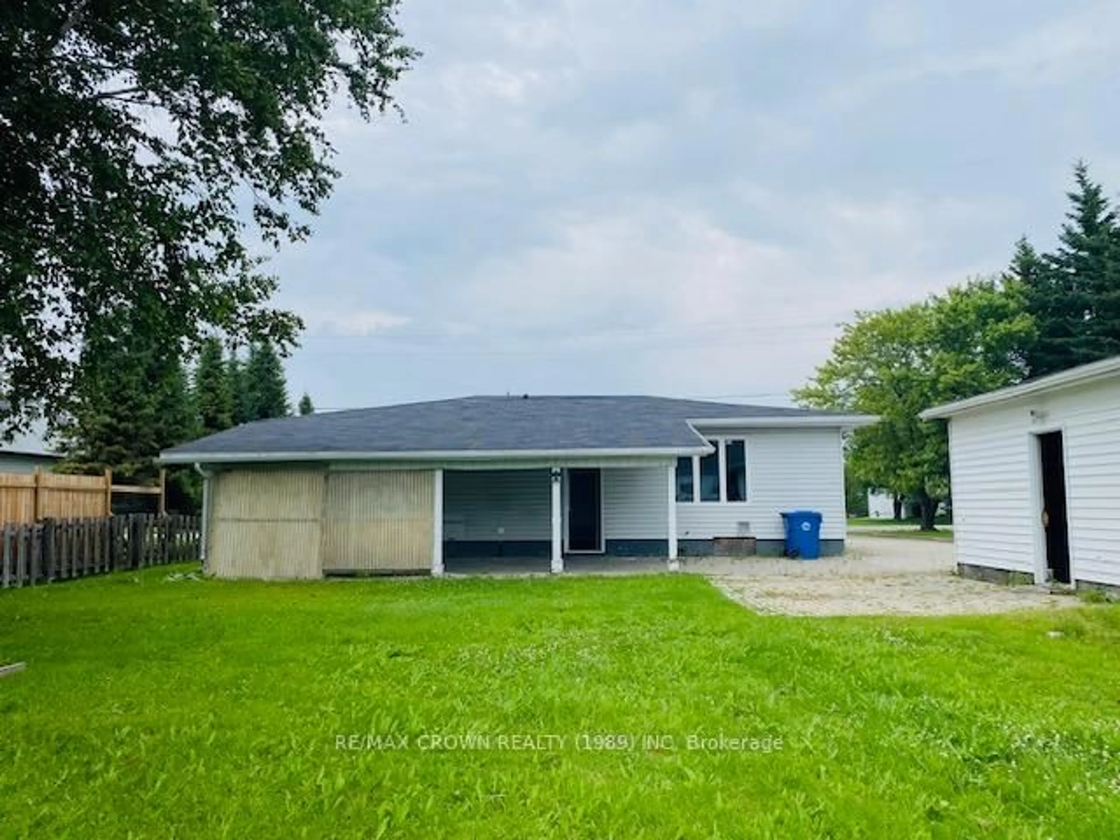 A pic from outside/outdoor area/front of a property/back of a property/a pic from drone, unknown for 10 LEONARD Ave, Kapuskasing Ontario P0L 1V0