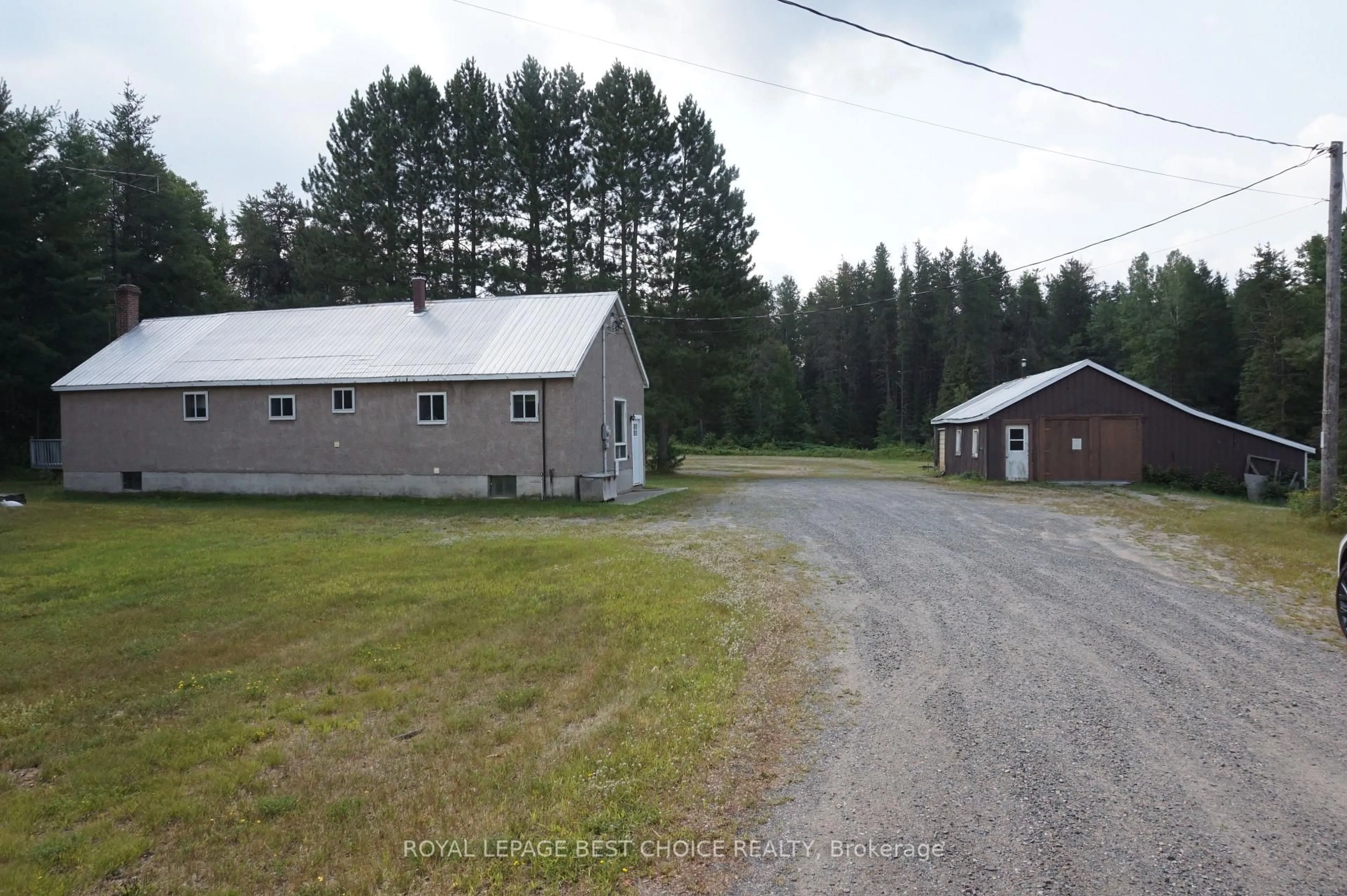 A pic from outside/outdoor area/front of a property/back of a property/a pic from drone, building for 918008 Portage Bay Rd, Timiskaming Ontario P0J 1C0