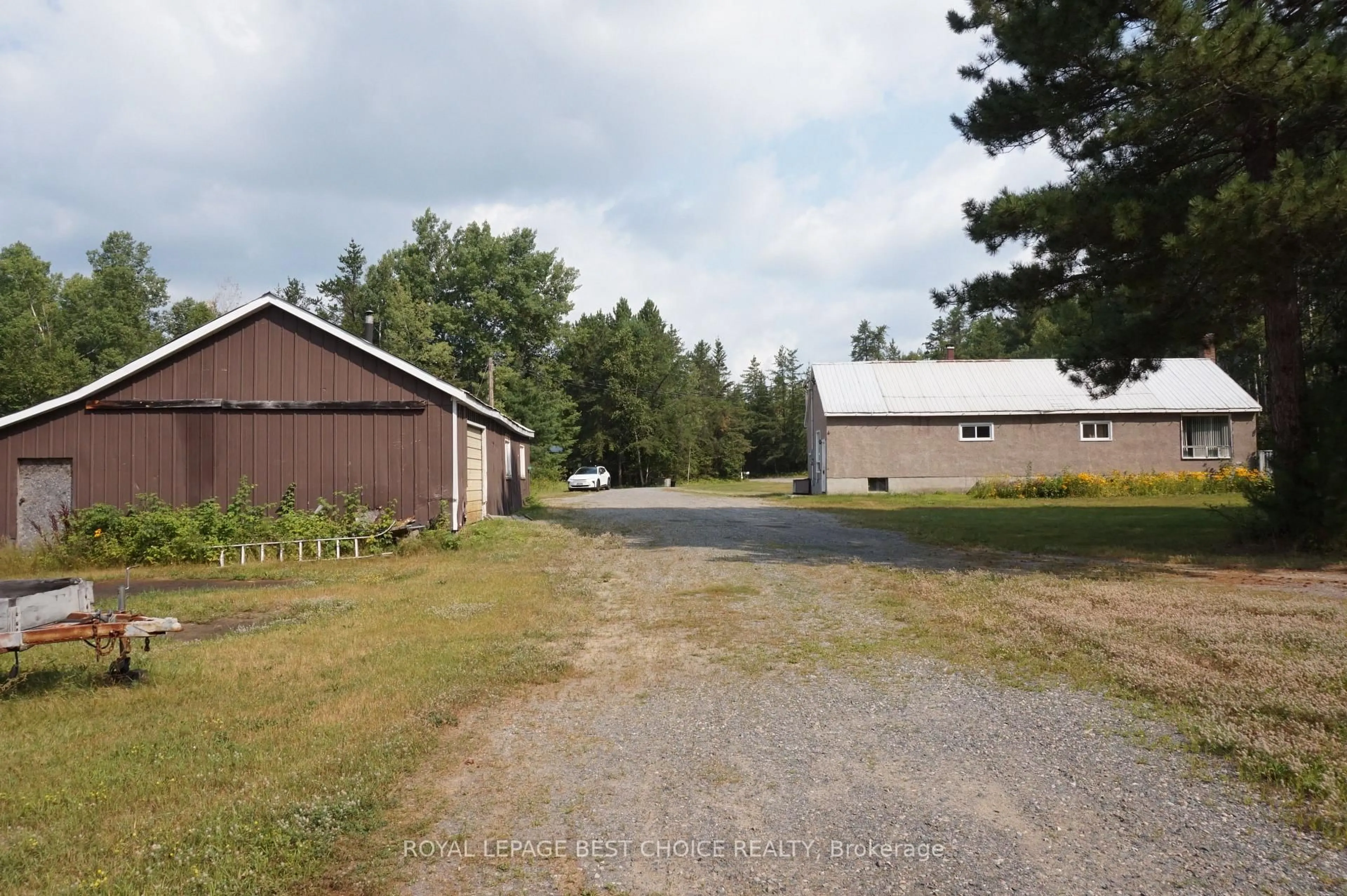 A pic from outside/outdoor area/front of a property/back of a property/a pic from drone, unknown for 918008 Portage Bay Rd, Timiskaming Ontario P0J 1C0