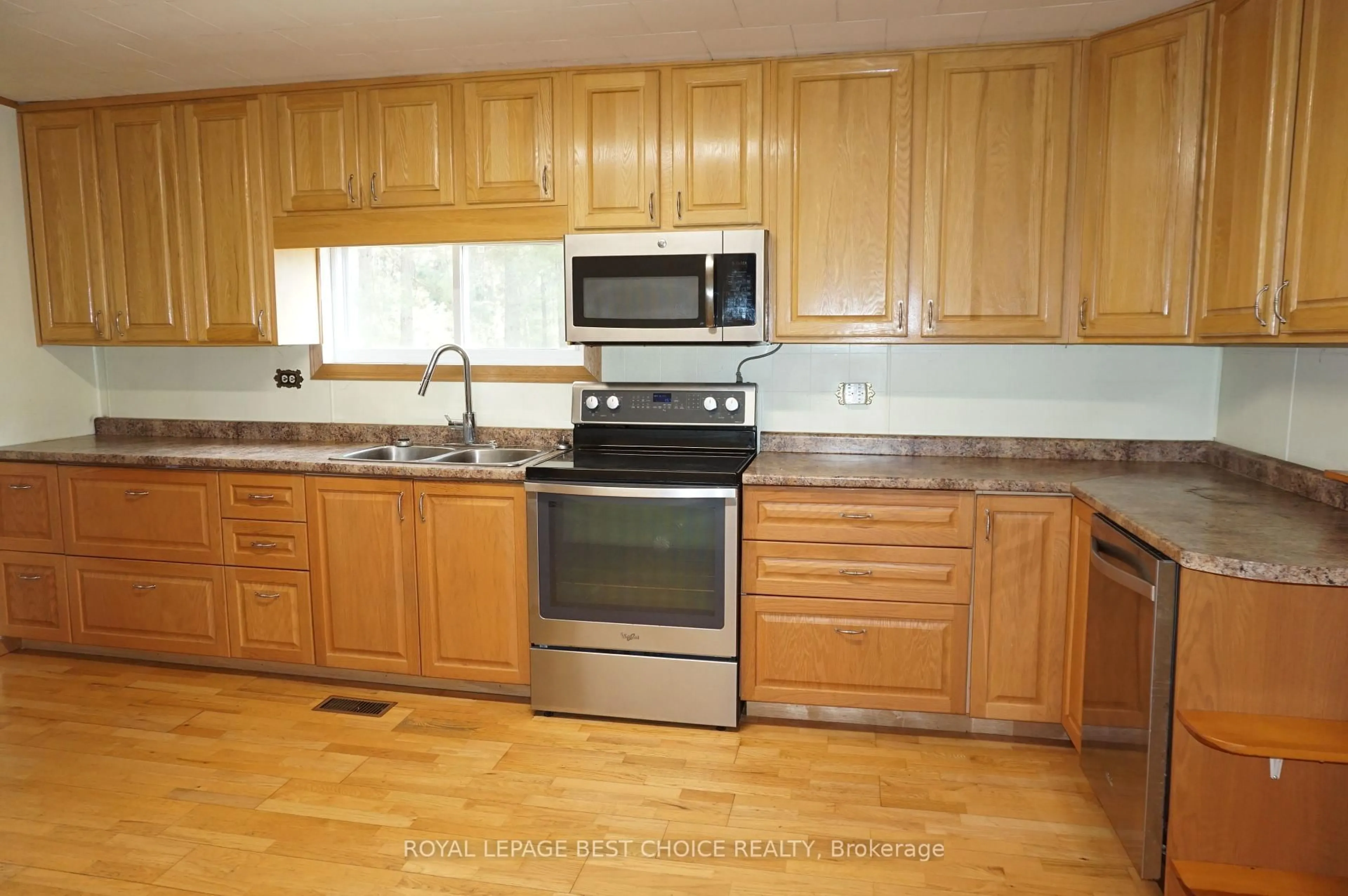 Standard kitchen, wood/laminate floor for 918008 Portage Bay Rd, Timiskaming Ontario P0J 1C0