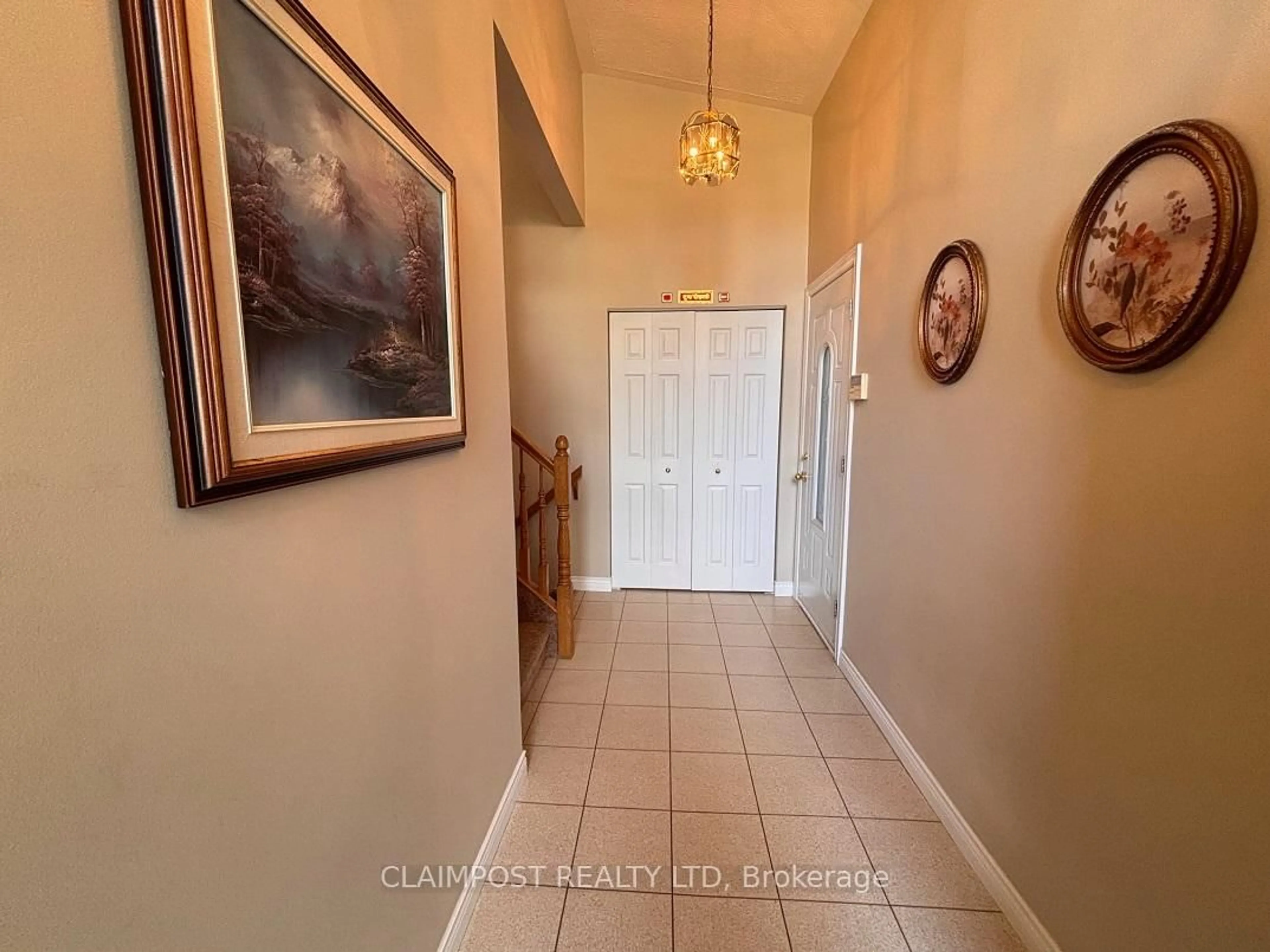 Indoor entryway for 734 Churchill St, Timmins Ontario P4N 5G3