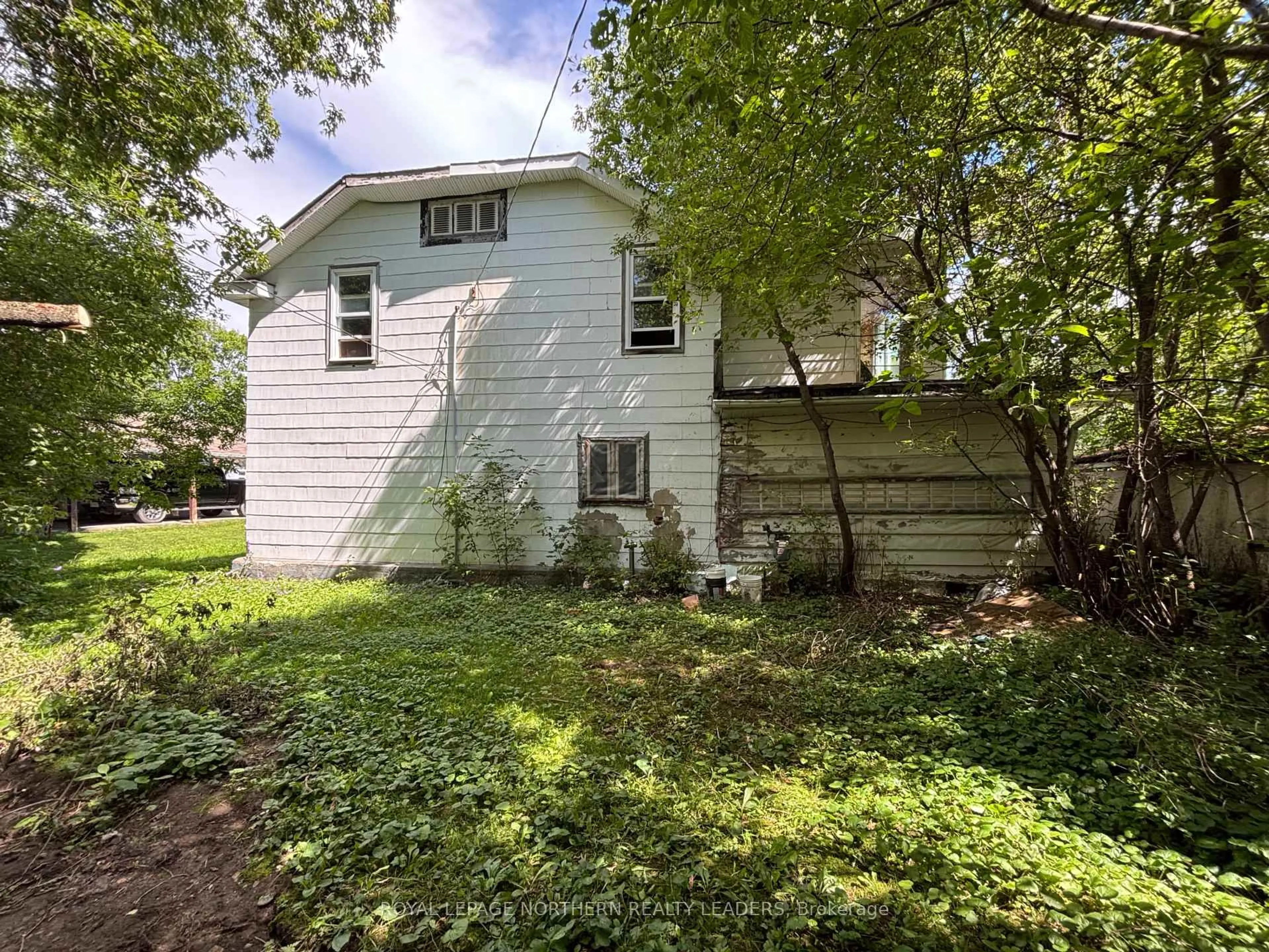 Shed for 285 Fourth Ave, Cochrane Ontario P0L 1C0