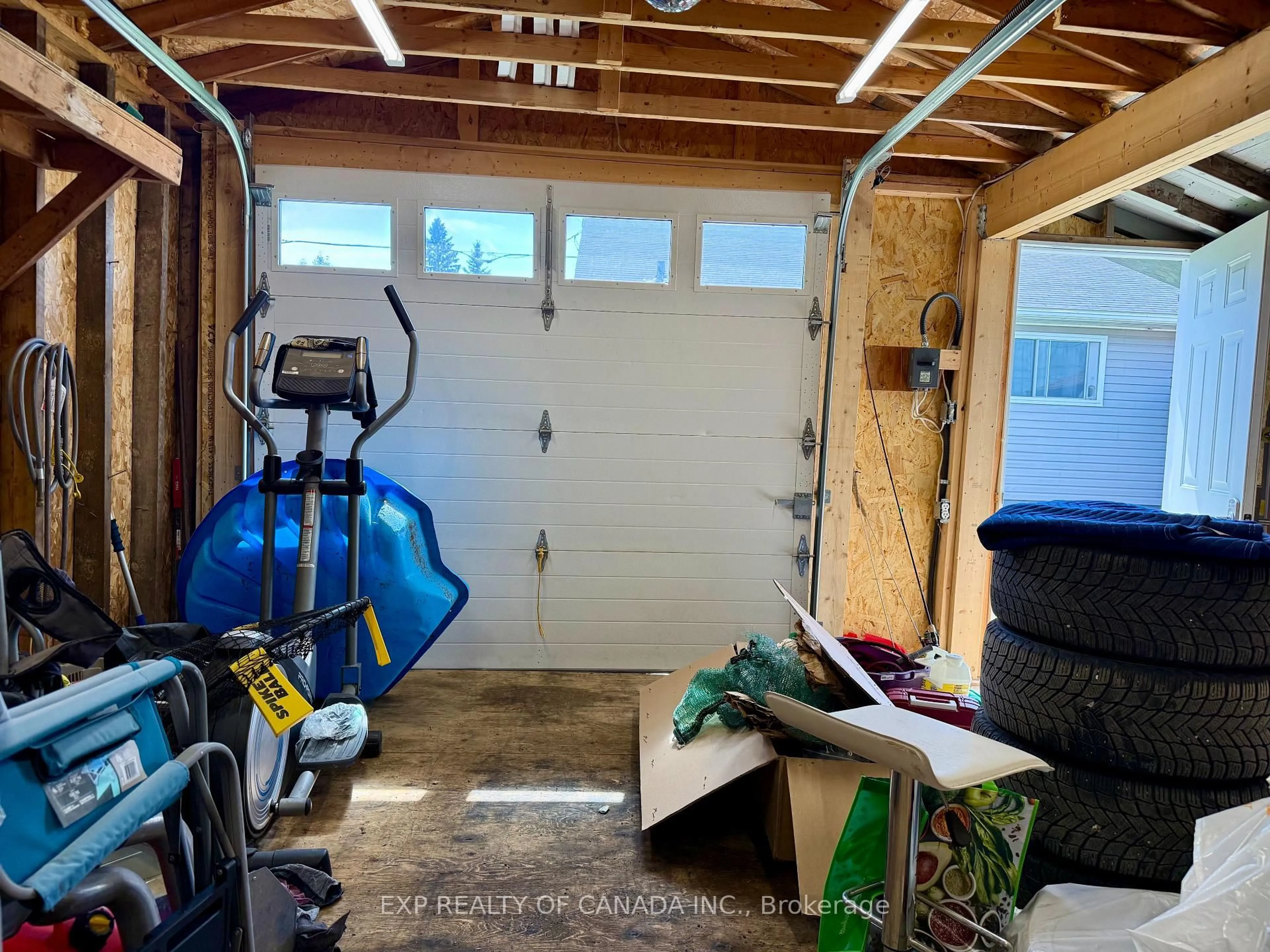 Indoor garage for 32 William Ave, Timmins Ontario P0N 1H0